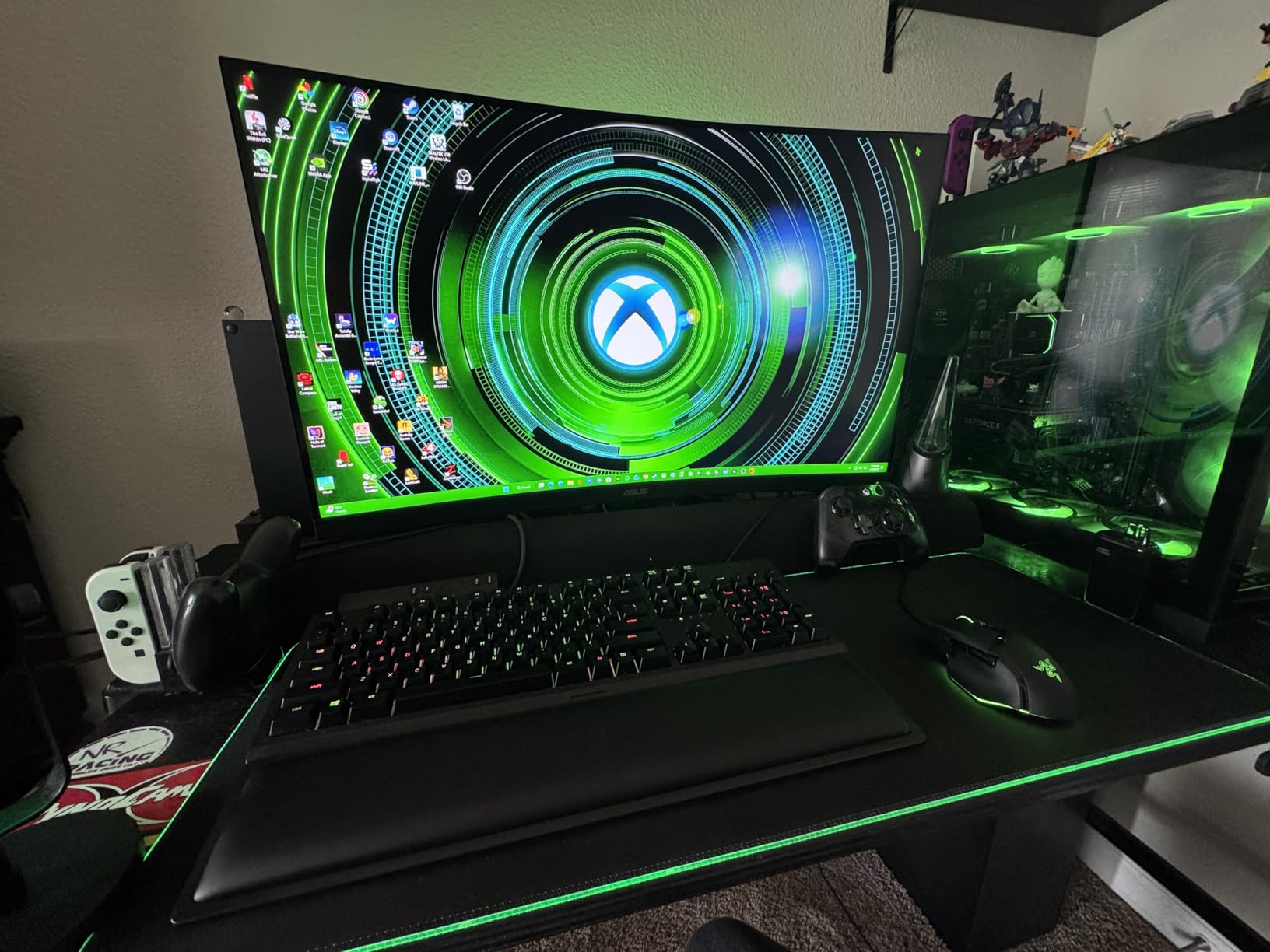 Razer Ergonomic Wrist Rest for Mini Keyboards: Plush Leatherette Memory Foam Cushion - Anti-Slip Rubber Feet customer photo 1