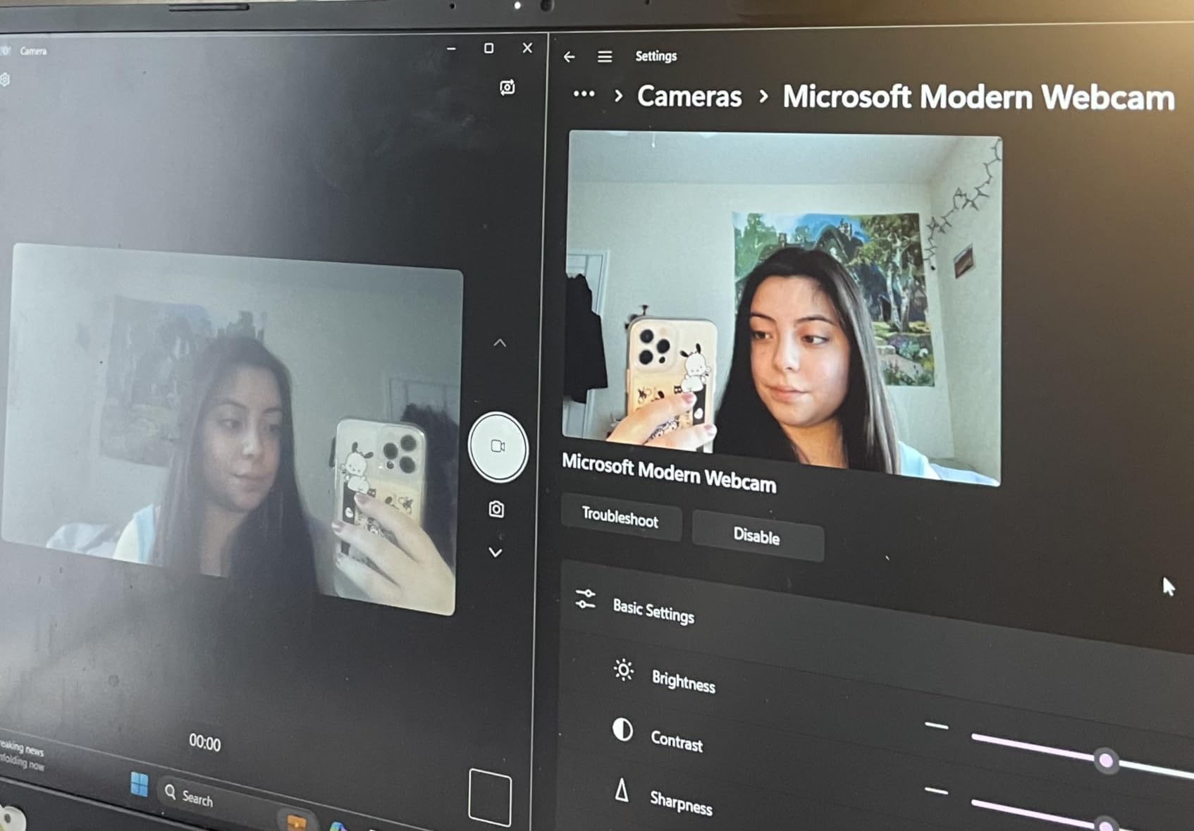 Microsoft Modern Webcam with Built-in Noise Cancelling Microphone, Integrated Privacy Shutter, Video with HDR, Auto-Focus, Light Correction, USB Connectivity, Certified for Teams/Zoom customer photo 1