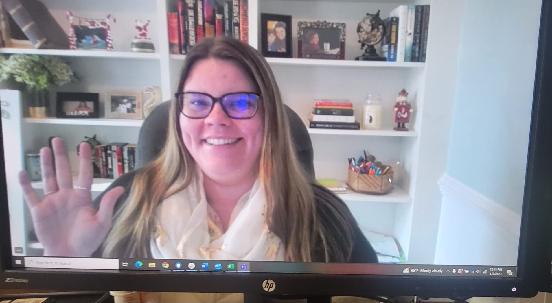 Microsoft Modern Webcam with Built-in Noise Cancelling Microphone, Integrated Privacy Shutter, Video with HDR, Auto-Focus, Light Correction, USB Connectivity, Certified for Teams/Zoom customer photo 2