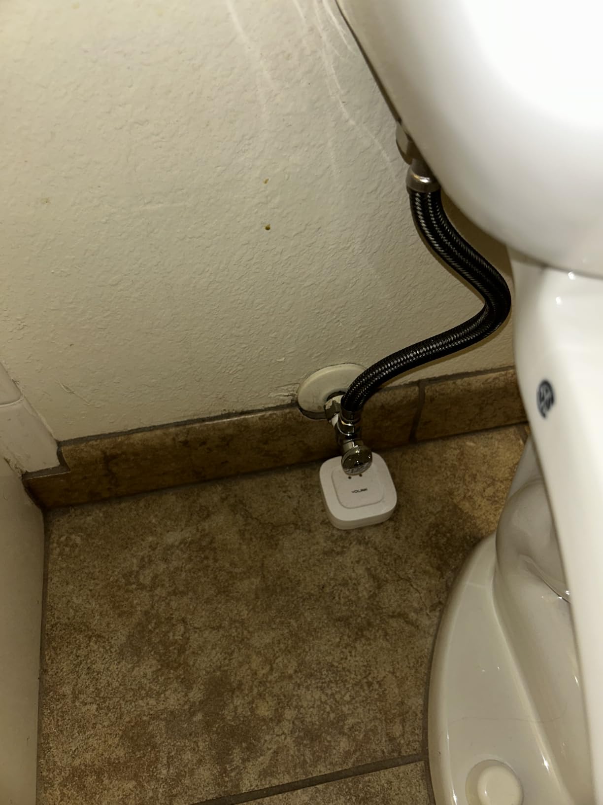 YoLink DIY Automatic Water Leak Detection & Shut-Off Starter Kit, EVO Valve Operator, Wireless Valve Controller, (3) Leak Sensors, Hub customer photo 1