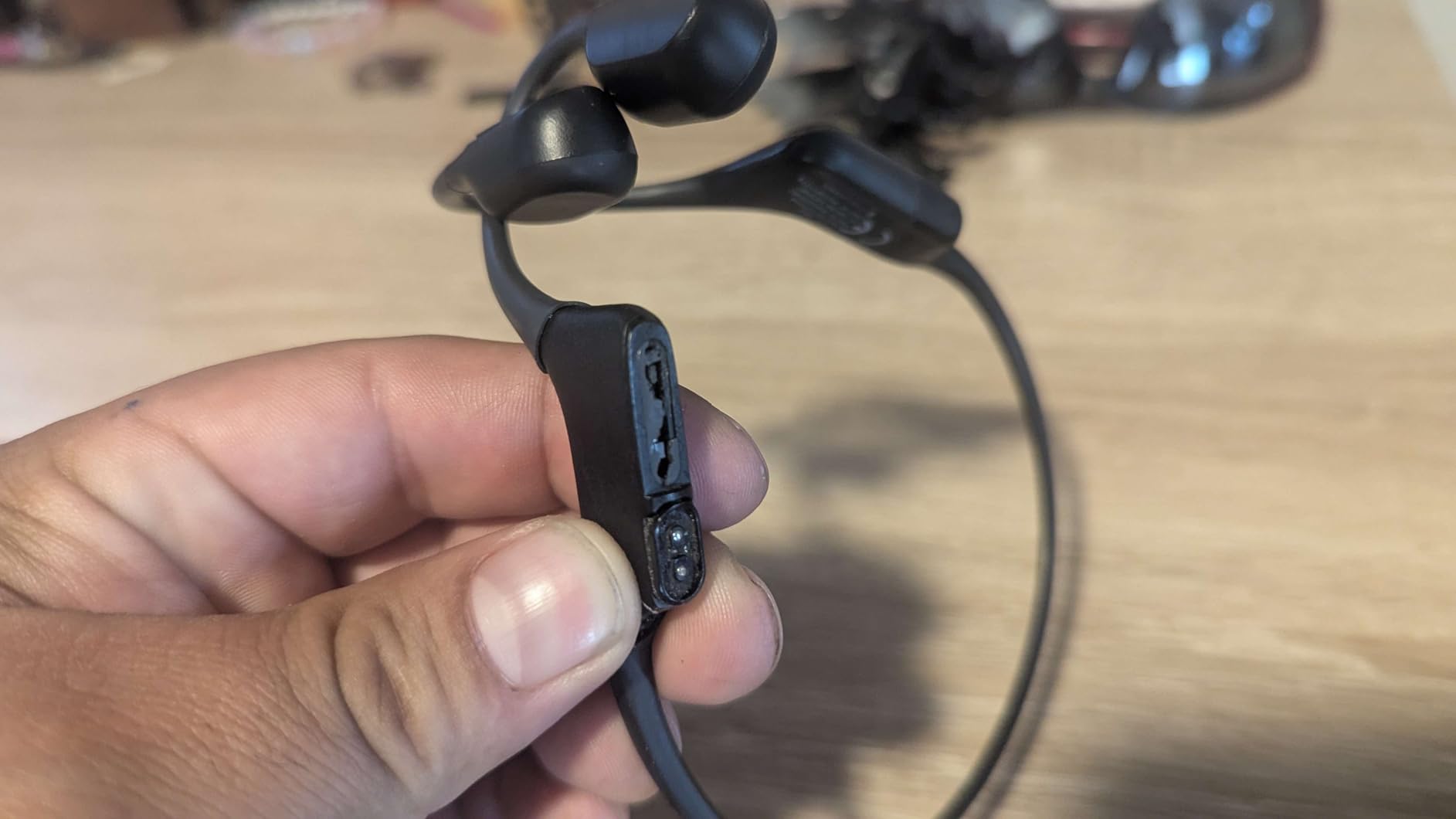 SHOKZ OpenRun Bone Conduction Open-Ear Bluetooth Sport Headphones, Running Workout Bundle with Waterproof Carrying Case & Sweat Headband, IP67 Sweat Resistant, 8H Playtime, Mic, Black customer photo 2