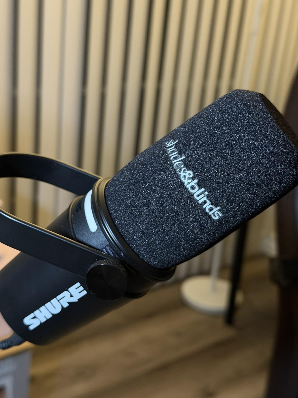 Shure MV7X XLR Dynamic Microphone - Voice-Isolating Cardioid Mic for Podcasting, Vocal Recording & Broadcasting, All-Metal, Black customer photo 1