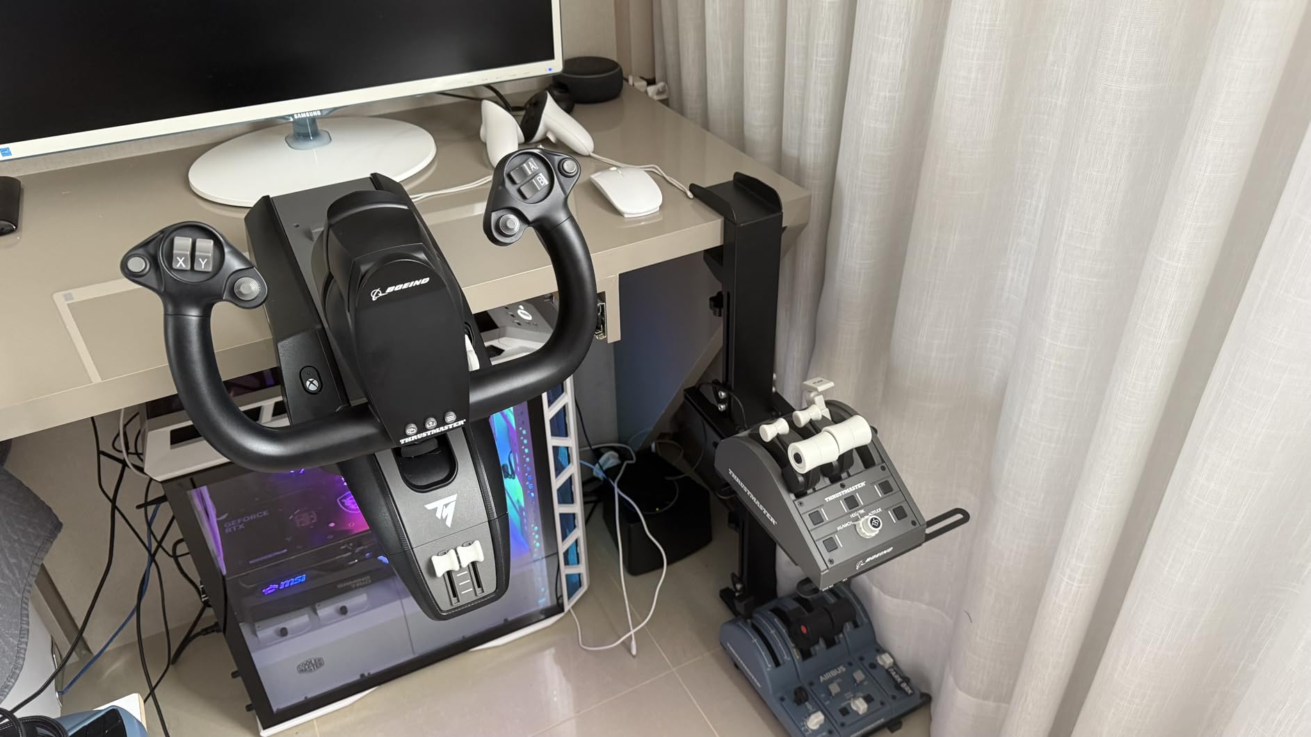 Thrustmaster TCA Yoke PACK Boeing Edition - Yoke & Quadrant Bundle for Xbox Series X|S & PC - Realistic Flight Simulator Controls customer photo 1