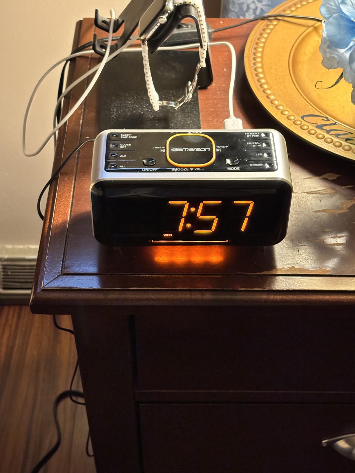 Emerson CKS1521 SmartSet Bluetooth Dual Alarm Clock Radio with 1.4