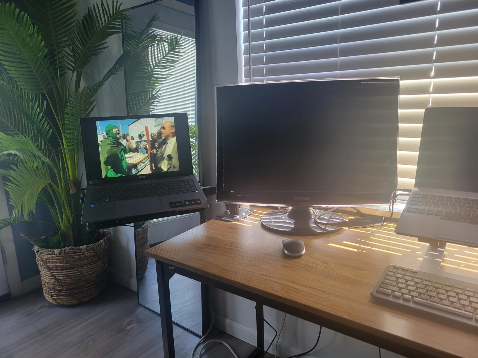 Suptek Single Laptop Notebook Desk Mount with Tray for 13-27 inch Computer Screen, Fully Adjustable Laptop Desk Arm for Notebook up to 17'', Weight up to 15.6 lbs customer photo 1