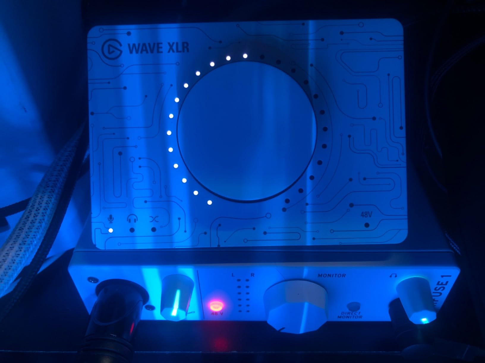 Arturia MiniFuse 1 - Compact USB Audio Interface with Creative Software for Recording, Production, Podcasting, Guitar - White customer photo 1