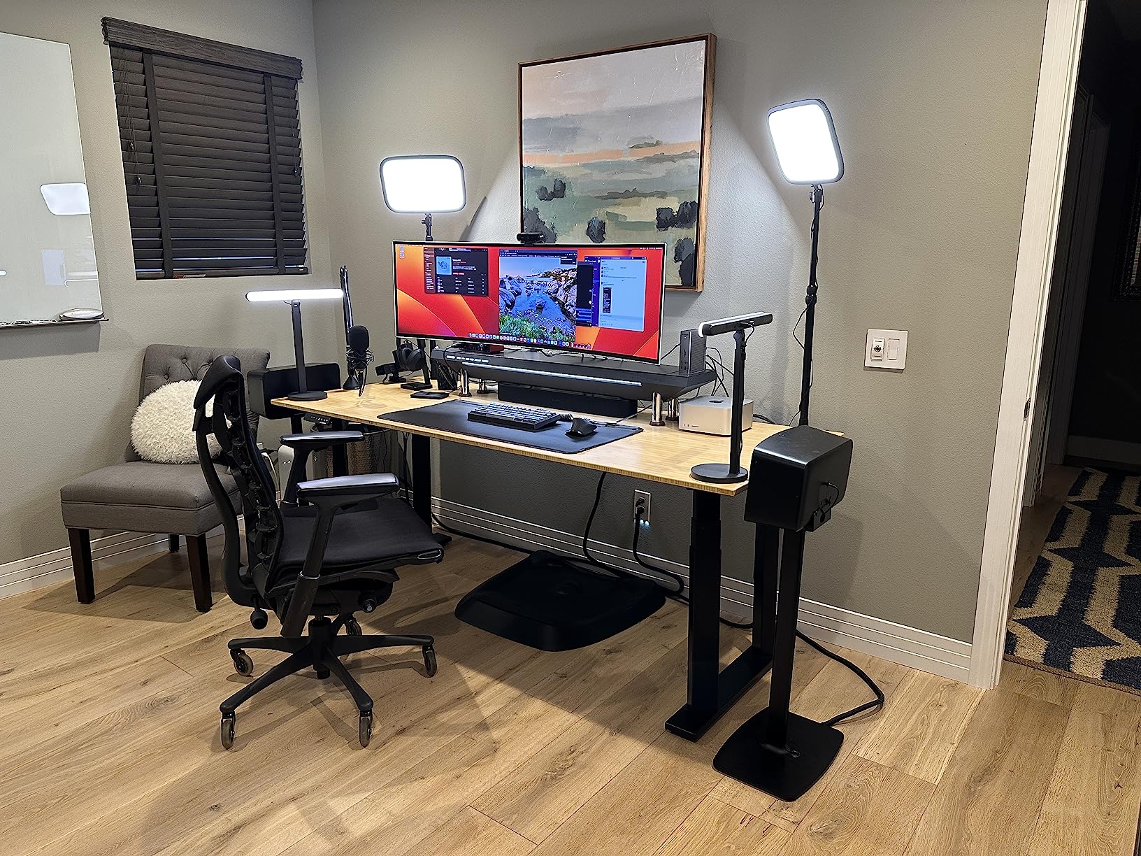 Logitech Litra Beam Premium LED Streaming Key Light with TrueSoft,Adjustable Desktop Mount,Brightness/Color Temp Settings,Desktop App Control for PC/Mac - for Tiktok/YouTube/Zoom Meeting customer photo 2