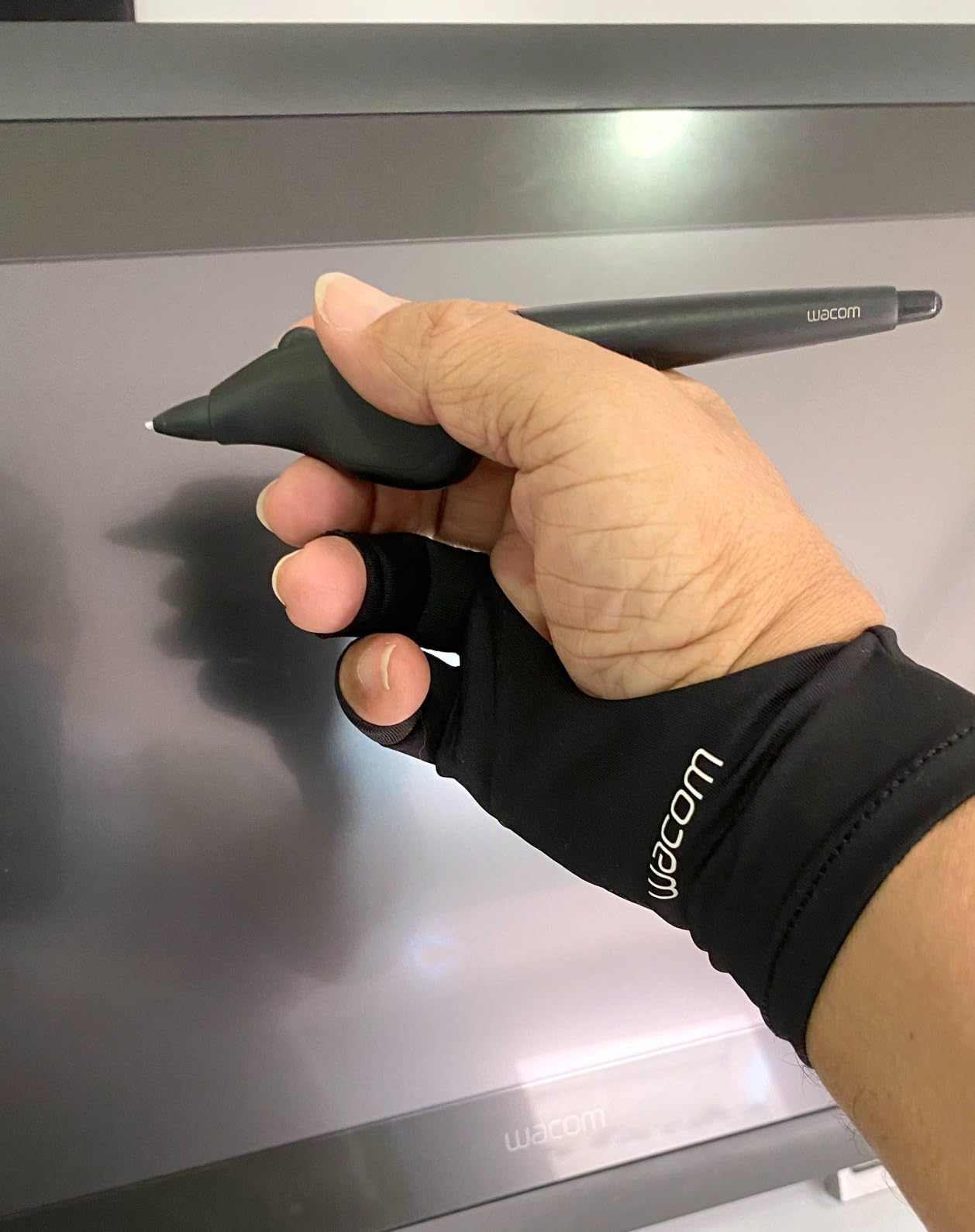 Wacom Drawing Glove, Two-Finger Artist Glove for Drawing Tablet Pen Display, 90% Recycled Material, eco-Friendly, One-Size (1 Pack) customer photo 2