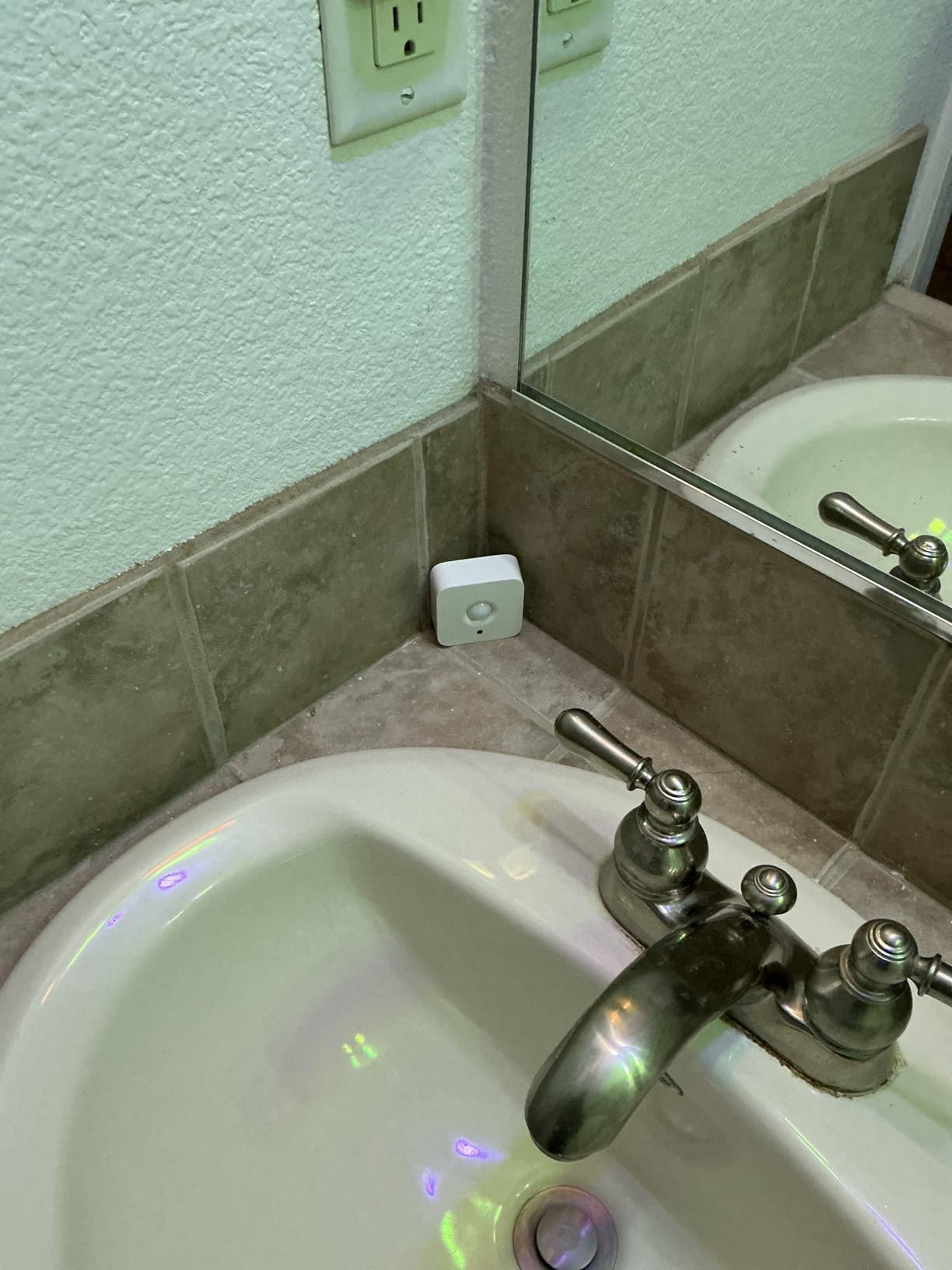 Hue Motion Sensor - Exclusively for Philips Hue Smart Lights - Requires Hue Bridge customer photo 2