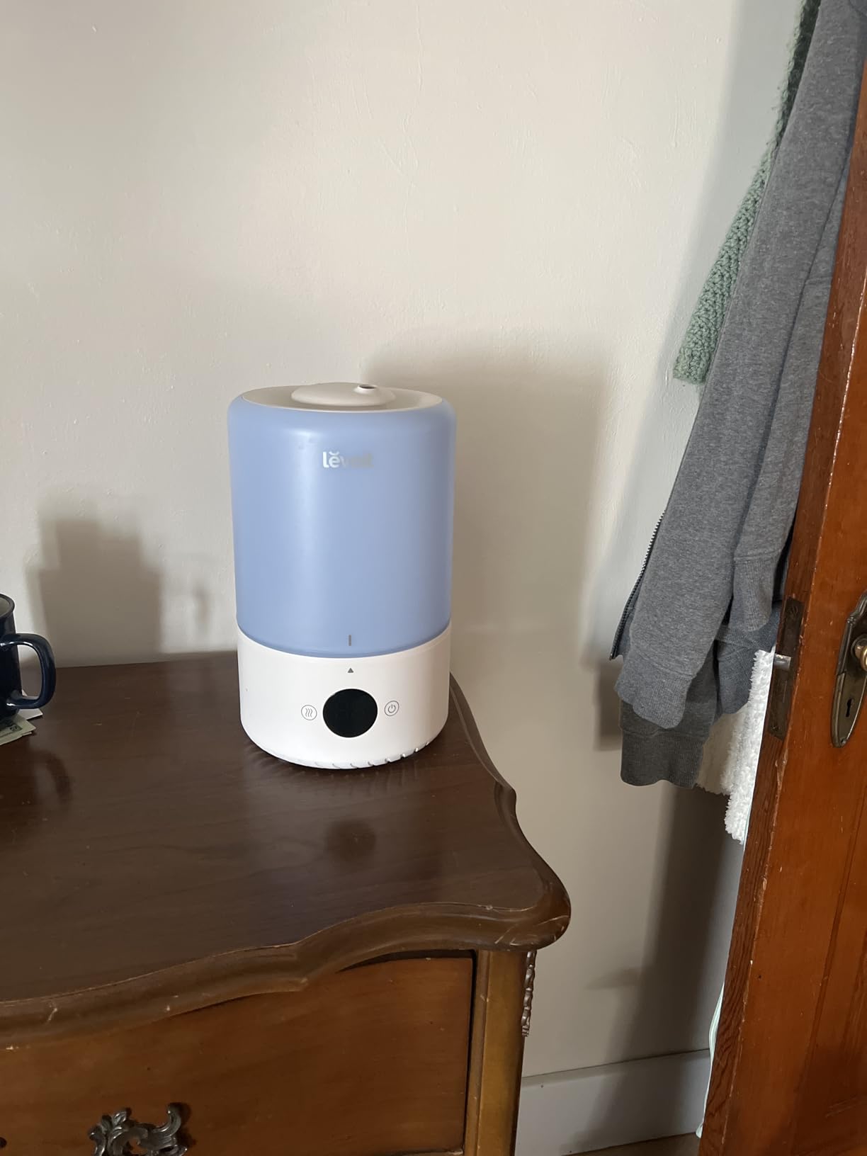 LEVOIT Smart Cool Mist Top Fill Humidifiers for Bedroom with Sensor, Auto Humidity Setting, APP & Voice Control, Essential Oil Diffuser, Ultra Quiet Operation, Super Easy Top Fill, 3L, White customer photo 1