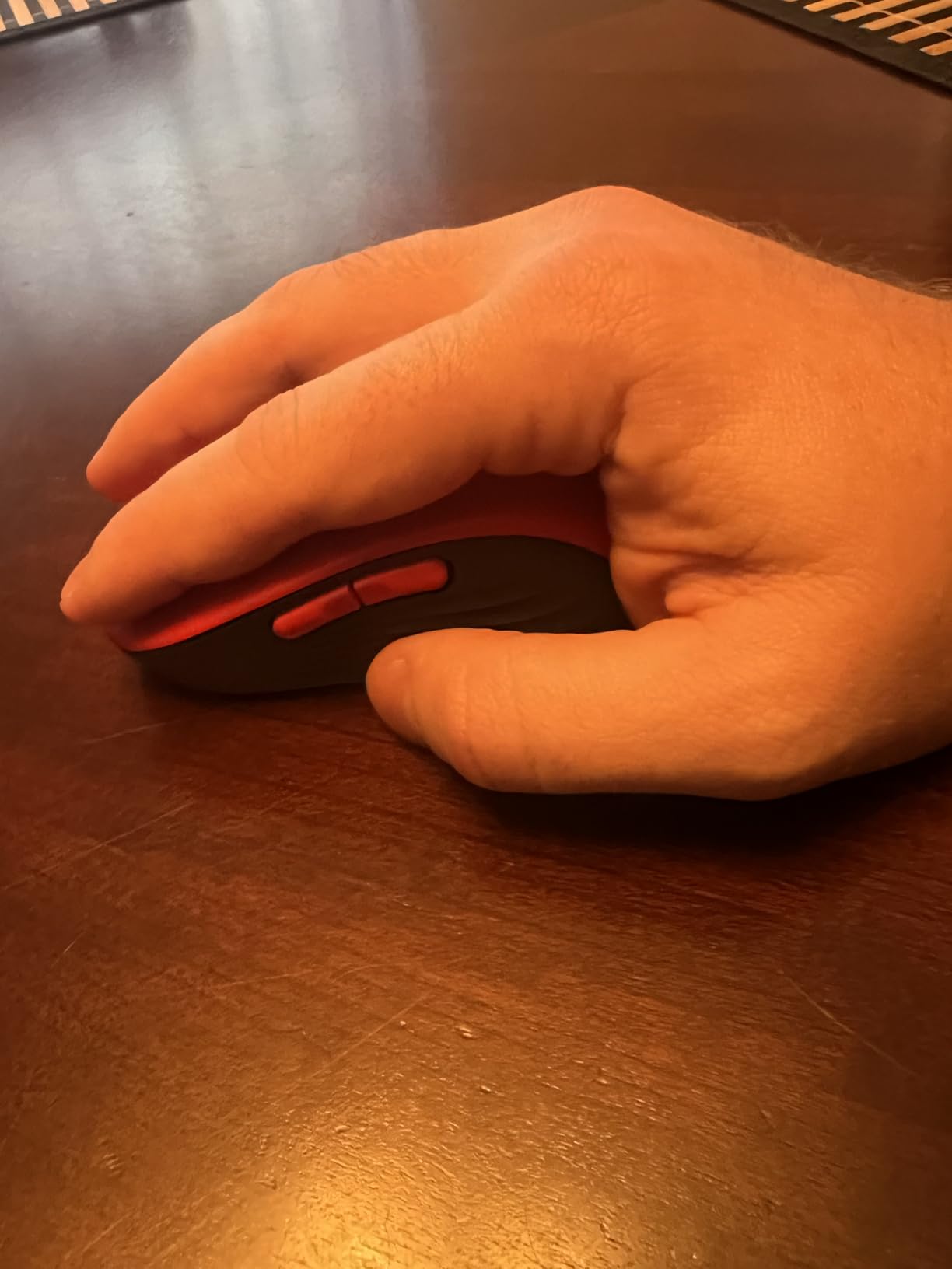 Logitech Signature M650 L Full Size Wireless Mouse - for Large Sized Hands, 2-Year Battery, Silent Clicks, Customizable Side Buttons, Bluetooth, for PC/Mac/Multi-Device/Chromebook - Black customer photo 1