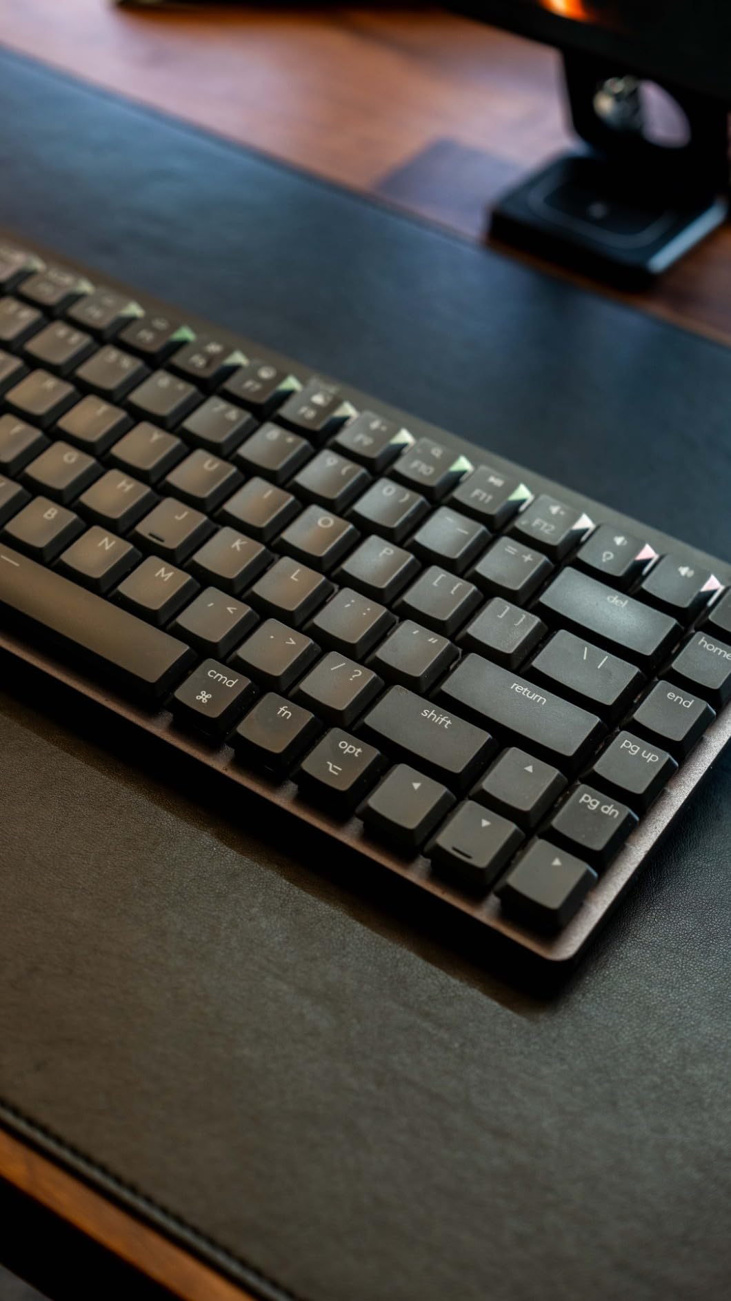 Logitech MX Mechanical Mini for Mac Wireless Illuminated Keyboard, Low-Profile Performance Switches, Tactile Quiet Keys, Backlit, Bluetooth, USB-C, Apple, iPad - Space Grey customer photo 1