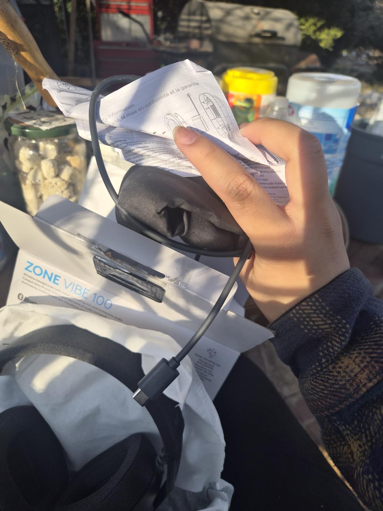 Logitech Zone Vibe 100 Lightweight Wireless Over Ear Headphones with Noise Canceling Microphone, Advanced Multipoint Bluetooth Headset, Works with Teams, Google Meet, Zoom, Mac/PC - Graphite customer photo 2