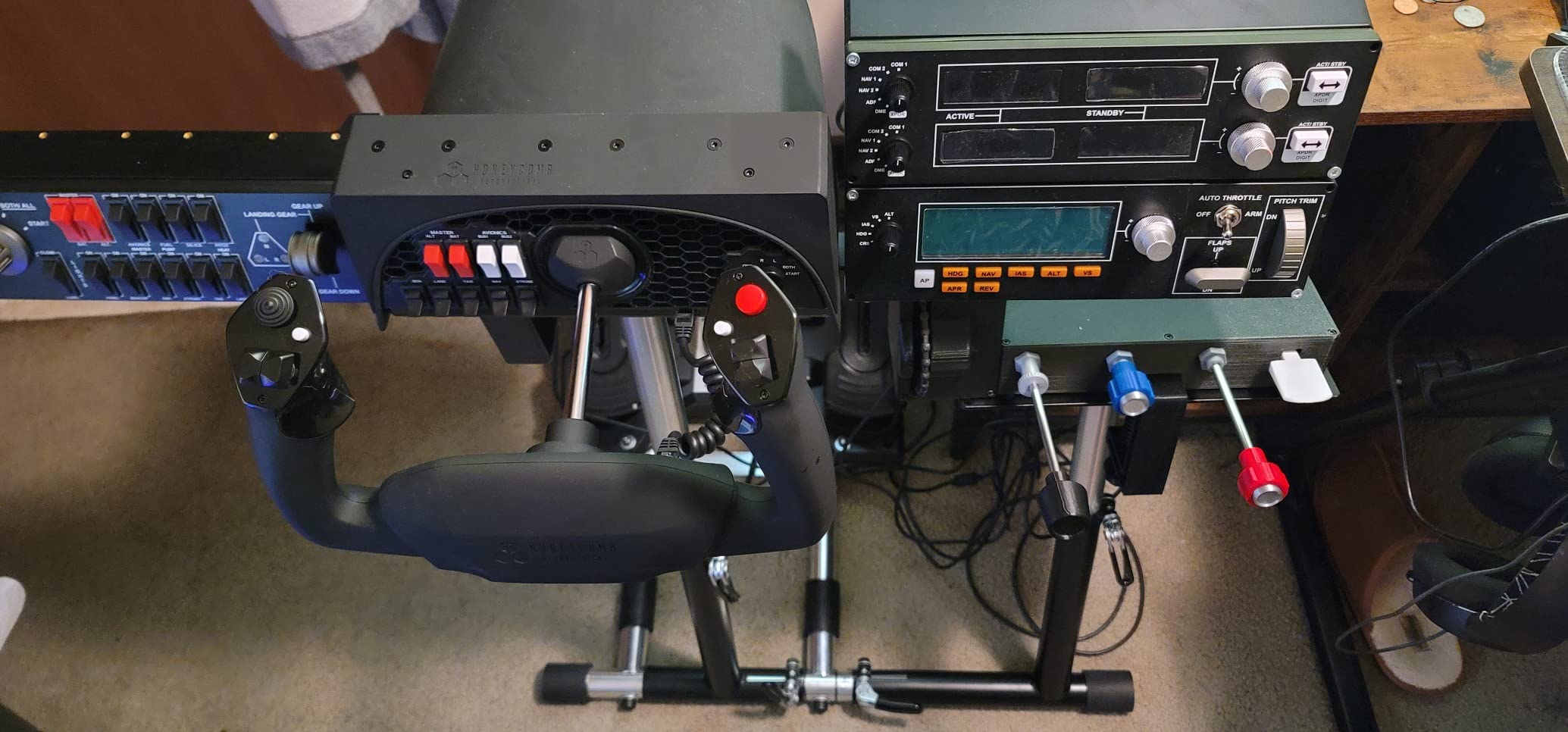 Honeycomb Alpha Flight Controls Yoke with Honeycomb Aeronautical Bravo Throttle Quadrant Bundle customer photo 1