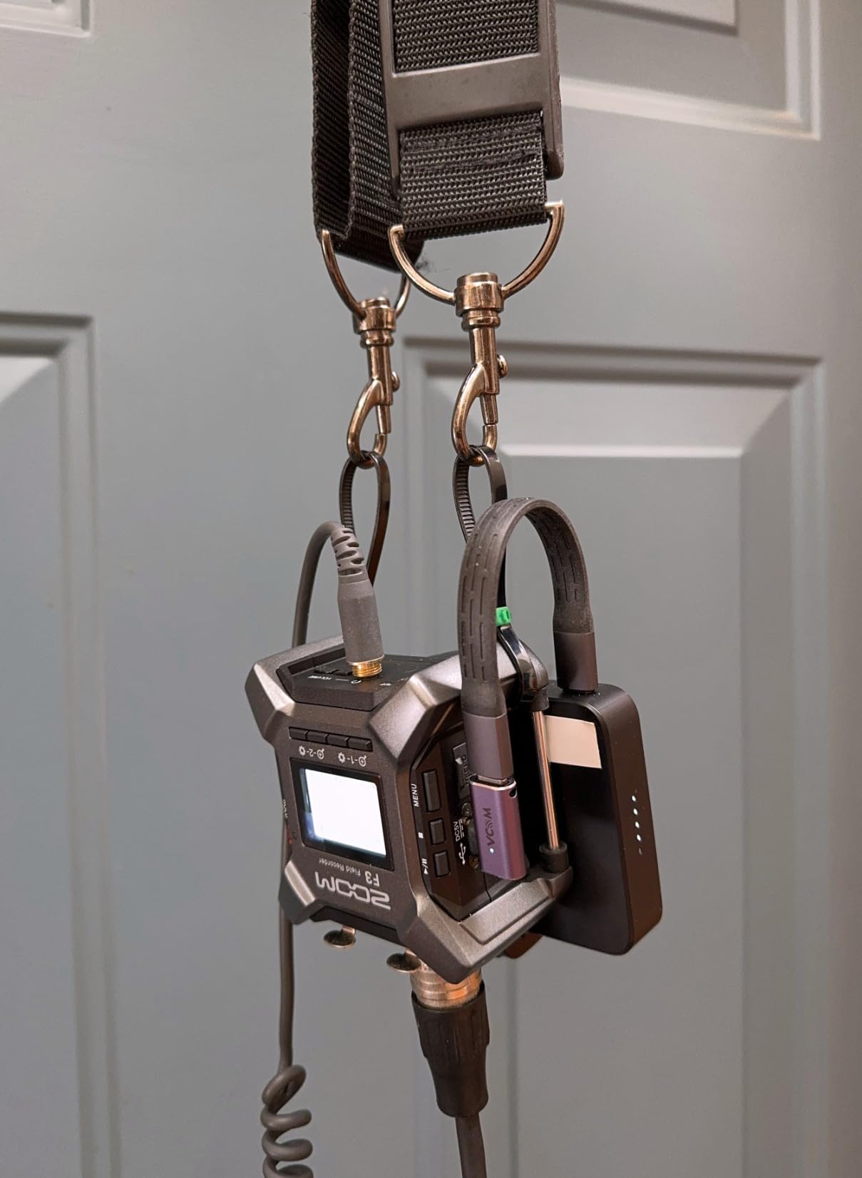 Zoom F3 Professional Field Recorder for Filmmakers & Musicians with 2 Locking XLR/TRS Inputs, Pro Quality Preamps, 32-Bit Float, Dual AD Converters, Battery Power, and Wireless Control customer photo 1