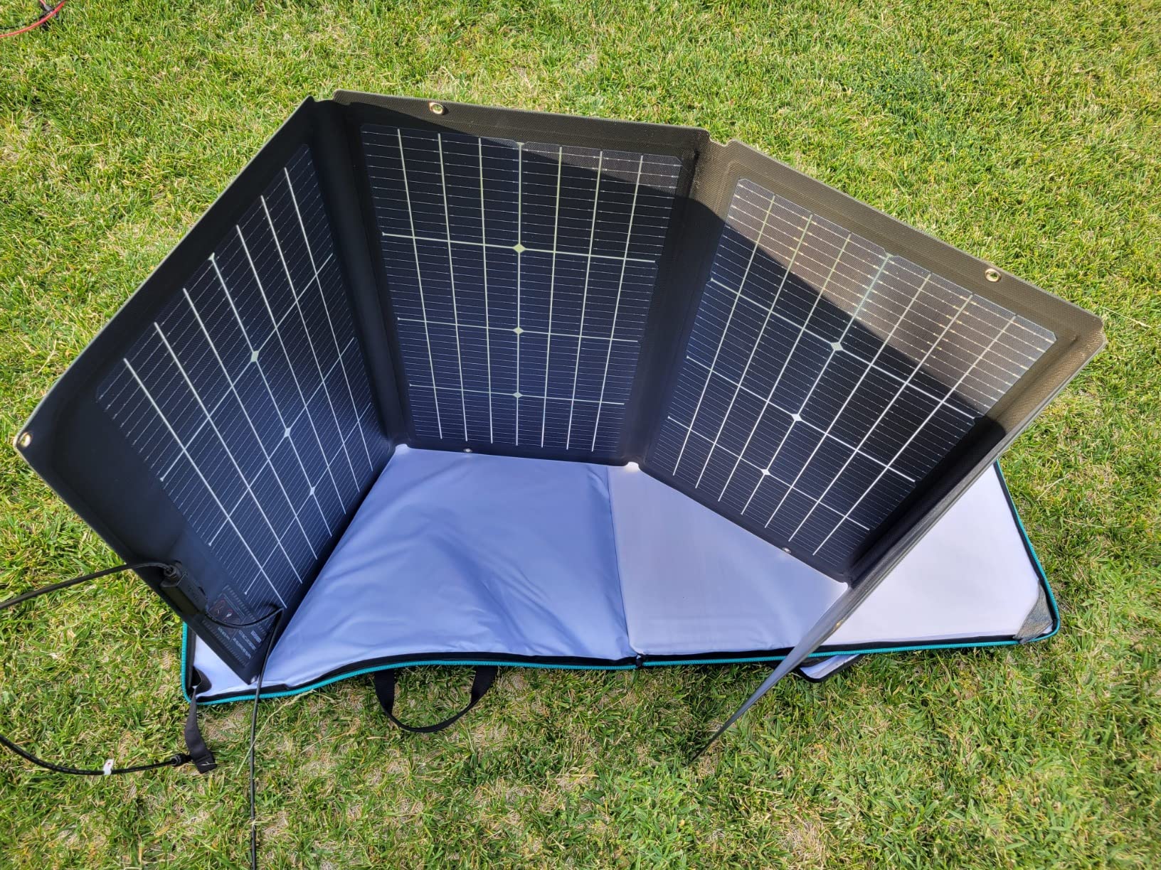EF ECOFLOW 220W Portable Solar Panel, Bifacial Design Up to 25% Conversion Efficiency N-Type Solar Cell, with Adjustable Kickstand, IP68 Waterproof, Foldable Solar Panel for Camping RVing Home Backup customer photo 1
