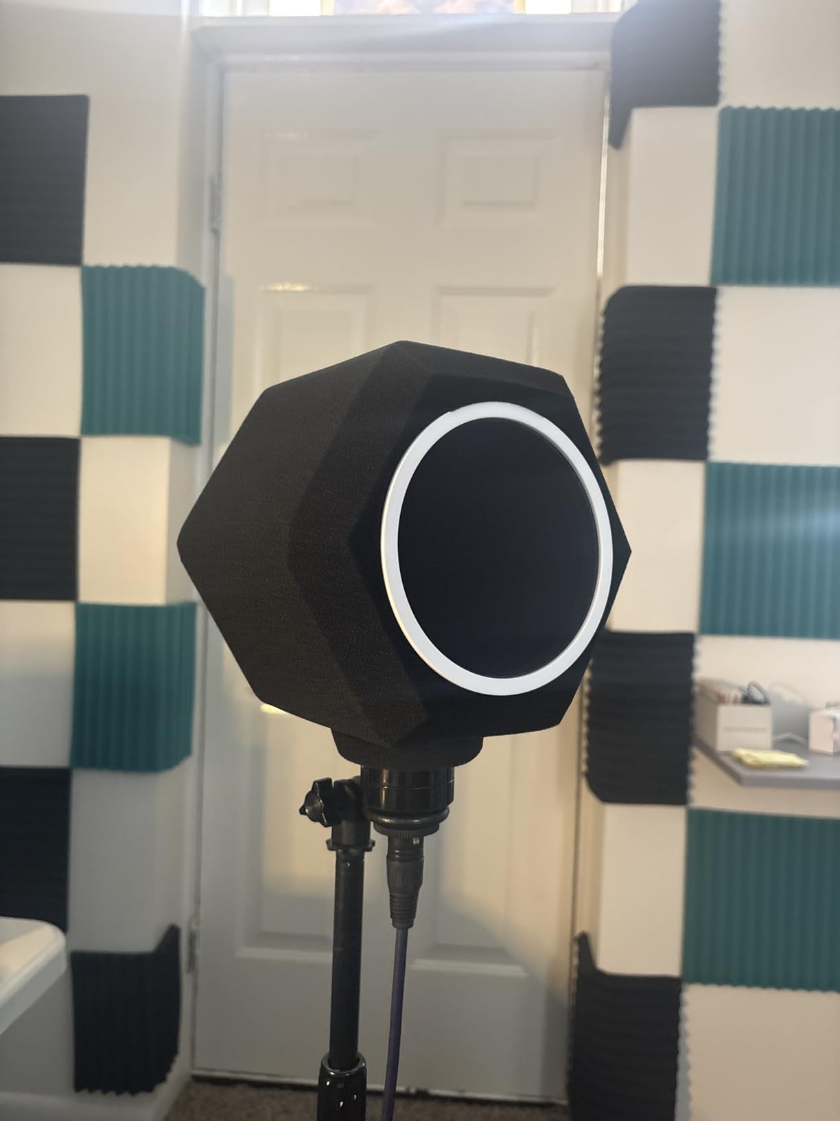 Microphone Wind Shield Pop Filter Microphone Isolation Ball, Acoustic Filter for Record Studios Mic, Sound-Absorbing Foam Five-sided Seal Design to Effectively Reduces Noise and Reflections customer photo 1