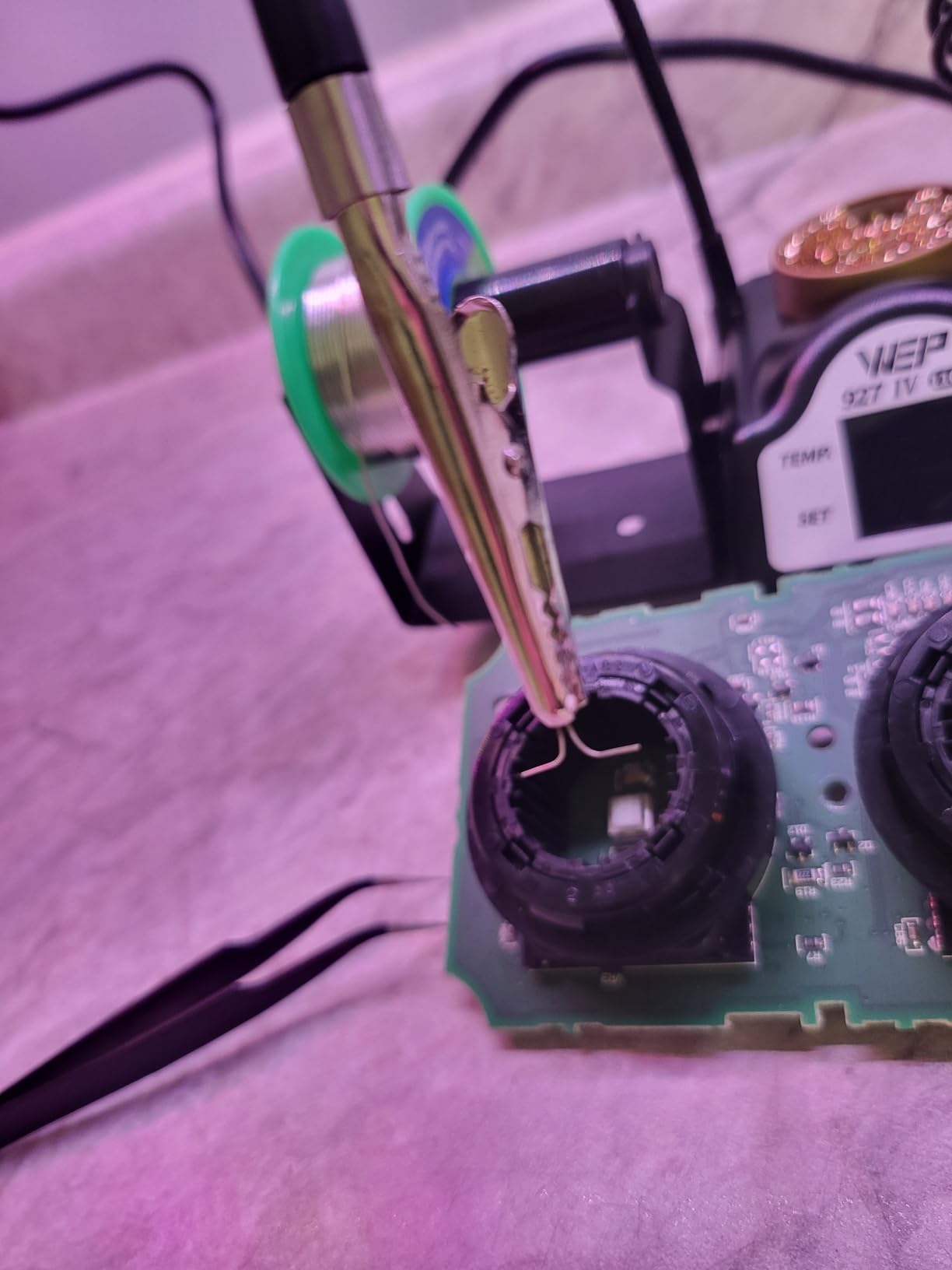 WEP 927-IV Soldering Station Kit High-Power 110W with 3 Preset Channels, Sleep Mode, LED Magnifier, 5 Extra Iron Tips, Tip Cleaner, 2 Helping Hands customer photo 2