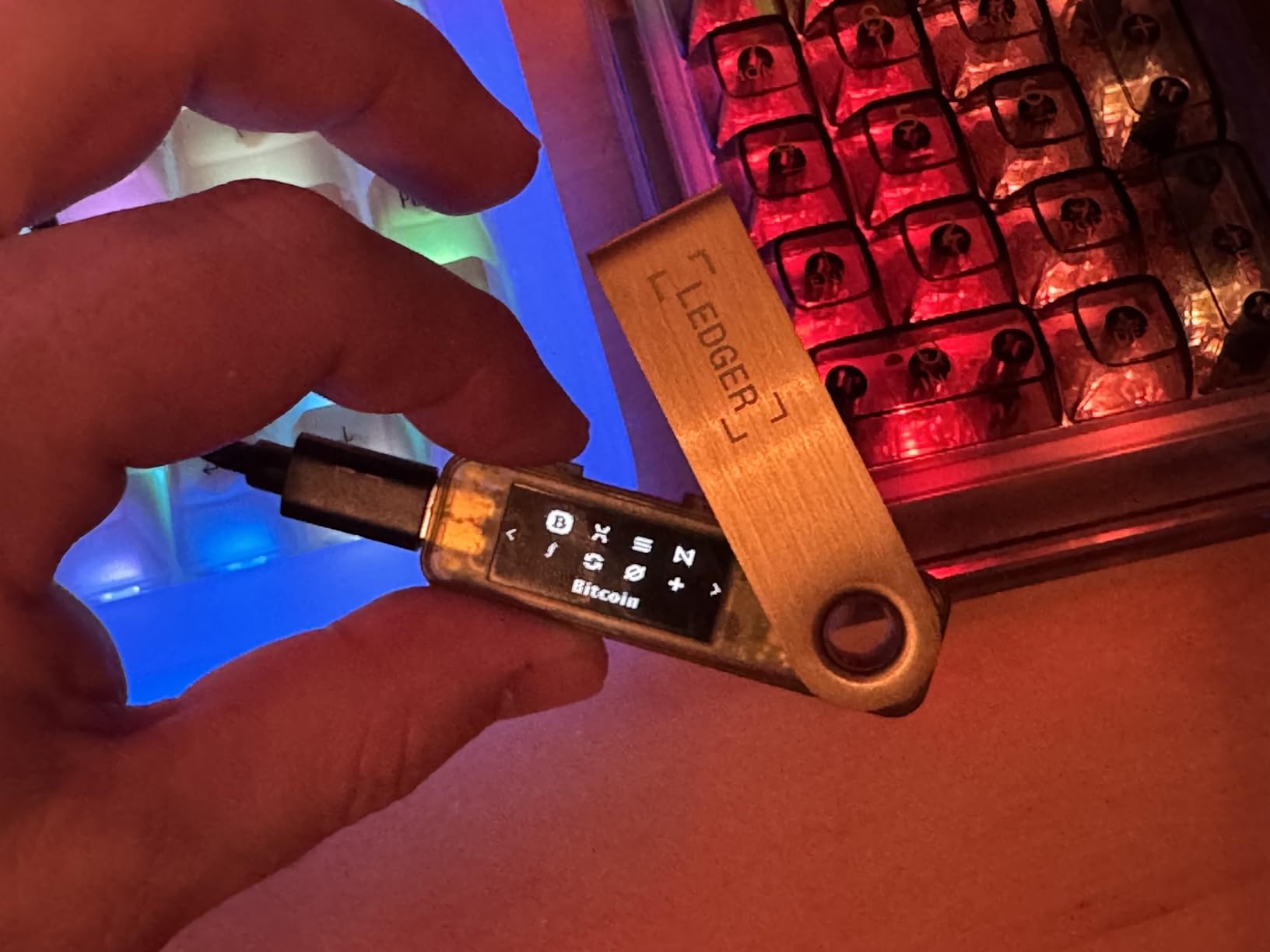 Ledger Nano S Plus Signer - The accessible Way to Manage Your Crypto & NFTs securely (Ledger Wallet for Desktop and Android only) - Matte Black customer photo 2