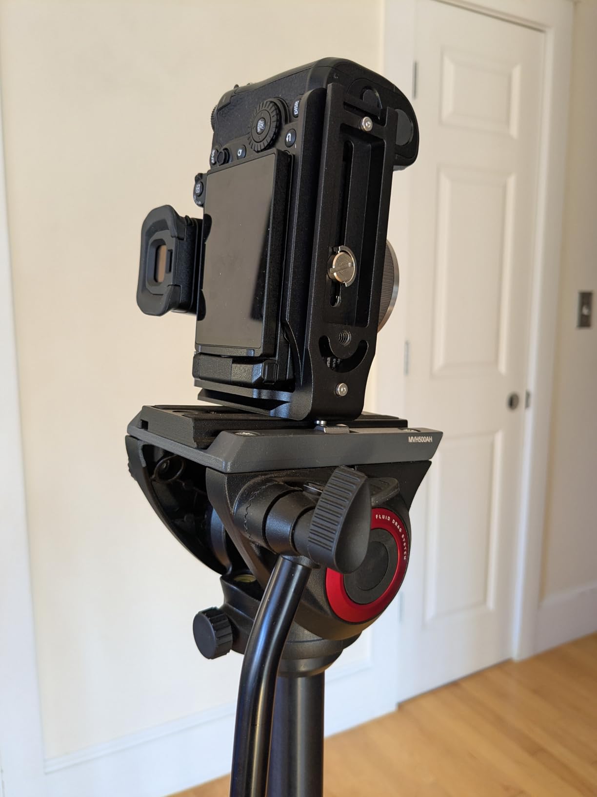 (Real Single One) DSLR Camera L Bracket Quick Release Plate Vertical Horizontal Switching Tripod Compatible with Canon Nikon Sony DJI Ronin Zhiyun Stabilizer Tripod Monopod Can't fit Manfrotto customer photo 2