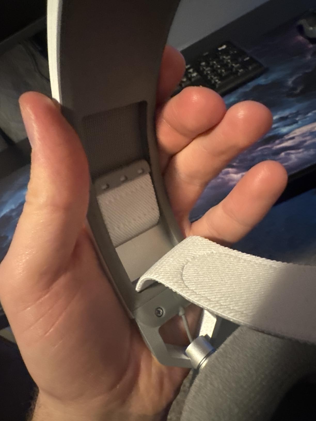 Corsair HS80 RGB USB Premium Gaming Headset with Dolby Audio 7.1 Surround Sound (Broadcast-Grade Omni-Directional Microphone, Memory Foam Earpads, High-Fidelity Sound, Durable Construction) Carbon customer photo 1