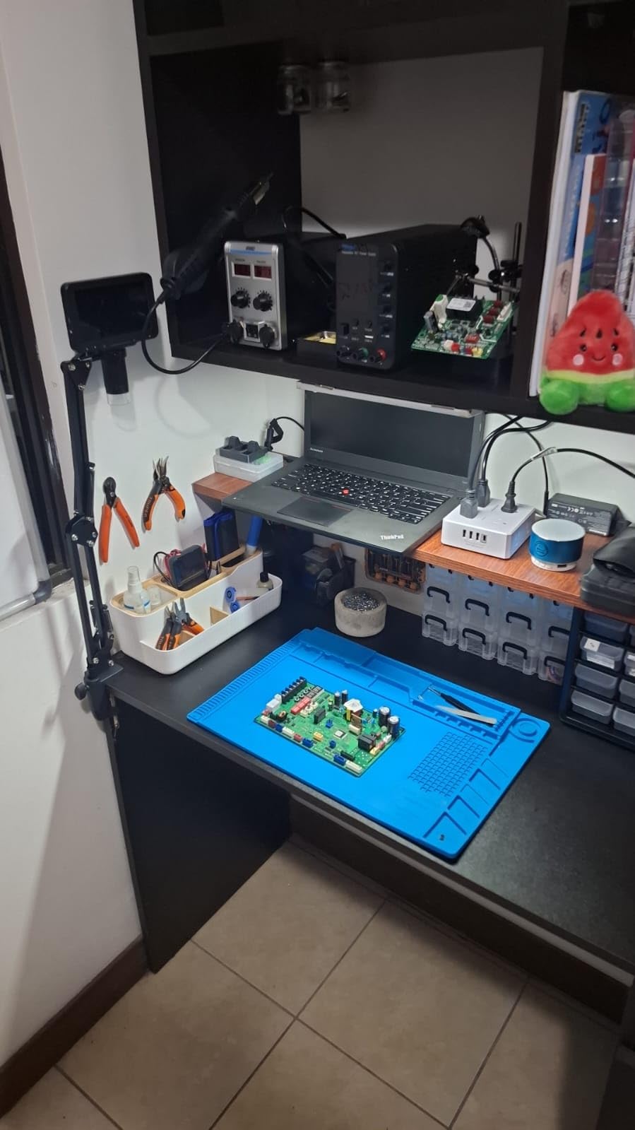 Premium Heat Resistant 932°F Silicone Soldering Mat, Large Anti Static Magnetic Electronic Repair Work Mat for BGA and Gun Soldering Iron, Workbench, Cell Phone Laptop Repair, 17.7