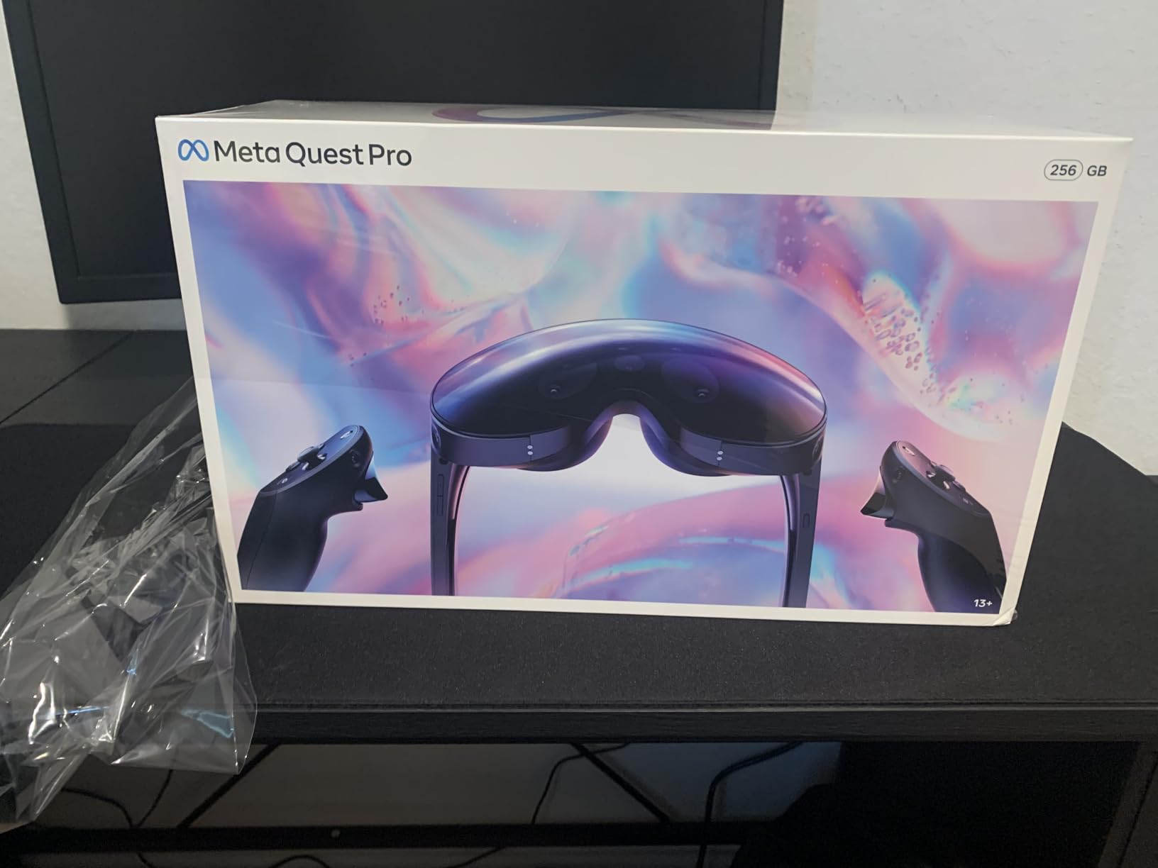 Meta Quest Pro - High-End Mixed Reality Headset for Work and Productivity - Advanced Eye Tracking & Face Tracking customer photo 1