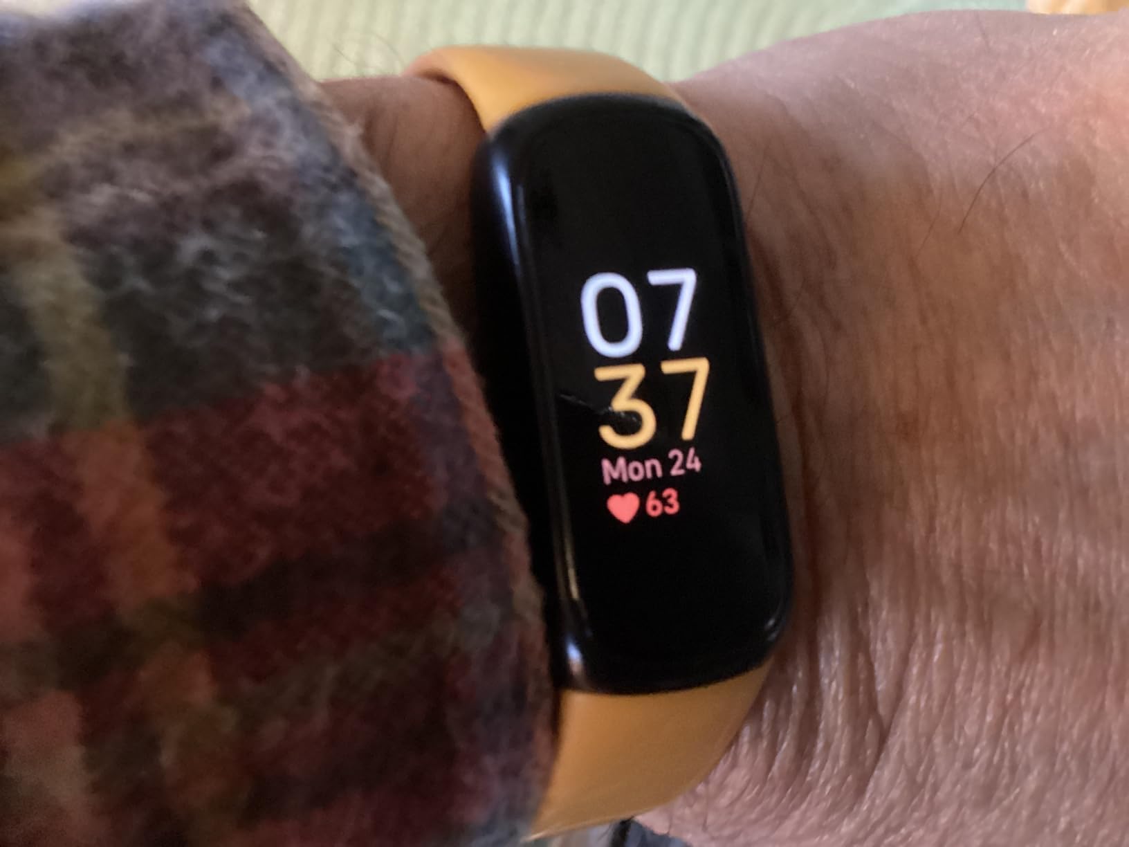 Fitbit Inspire 3 Health & Fitness Tracker with Stress Management, Workout Intensity, Sleep Tracking, 24/7 Heart Rate and more, Midnight Zen/Black One Size (S & L Bands Included) customer photo 2