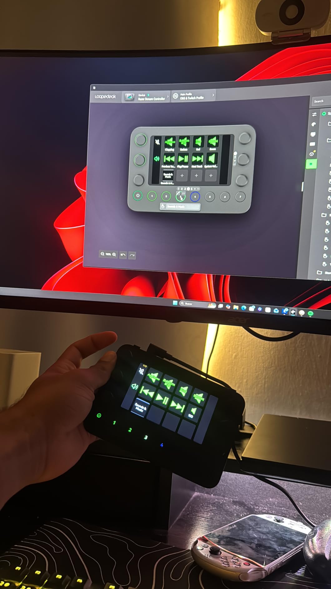 Razer Stream Controller - 12 Haptic Keys, 6 Analog Dials customer photo 1