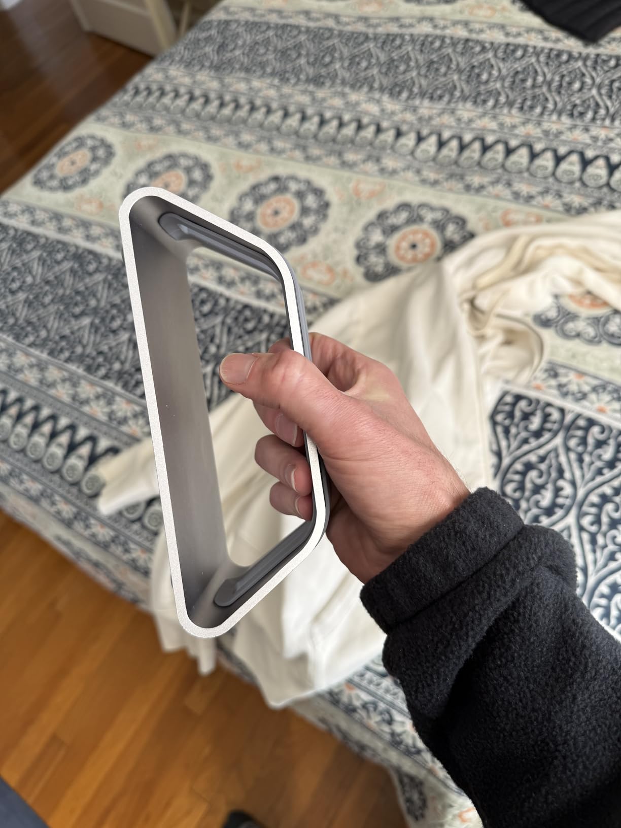 HumanCentric Vertical Laptop Stand Compatible with MacBook Pro and MacBook Air, Holder for Personal Computer Desk Stand, Aluminium, Exchangeable Inserts to Fit Different Device Models, Black customer photo 1