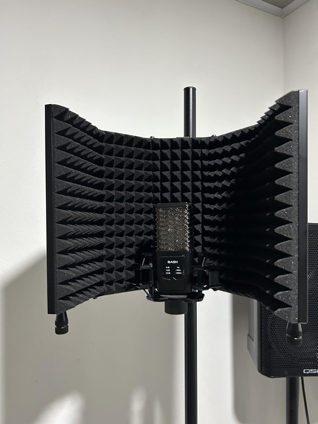 Dmsky Microphone Isolation Shield with Pop Filter & Tripod Stand, Foldable Mic Shield with Triple Sound Insulation, High Density Mic Sound Shield for Recording Studio, Podcasts, Singing, Broadcasting customer photo 1