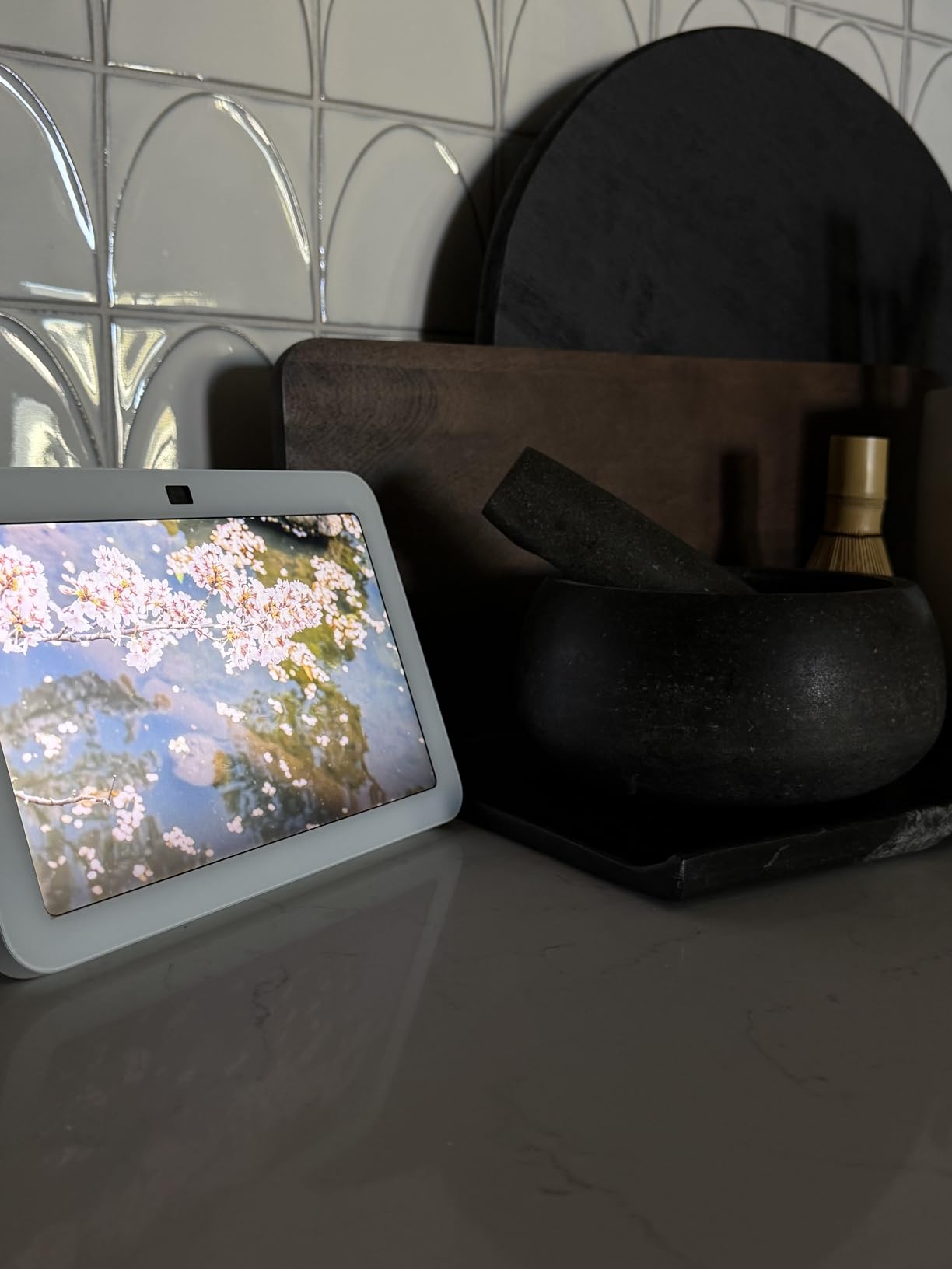 Amazon Echo Show 8 (2nd Gen), With Spatial Audio, Smart Home Hub, ideal for open living spaces, Designed for Alexa+, Charcoal customer photo 1
