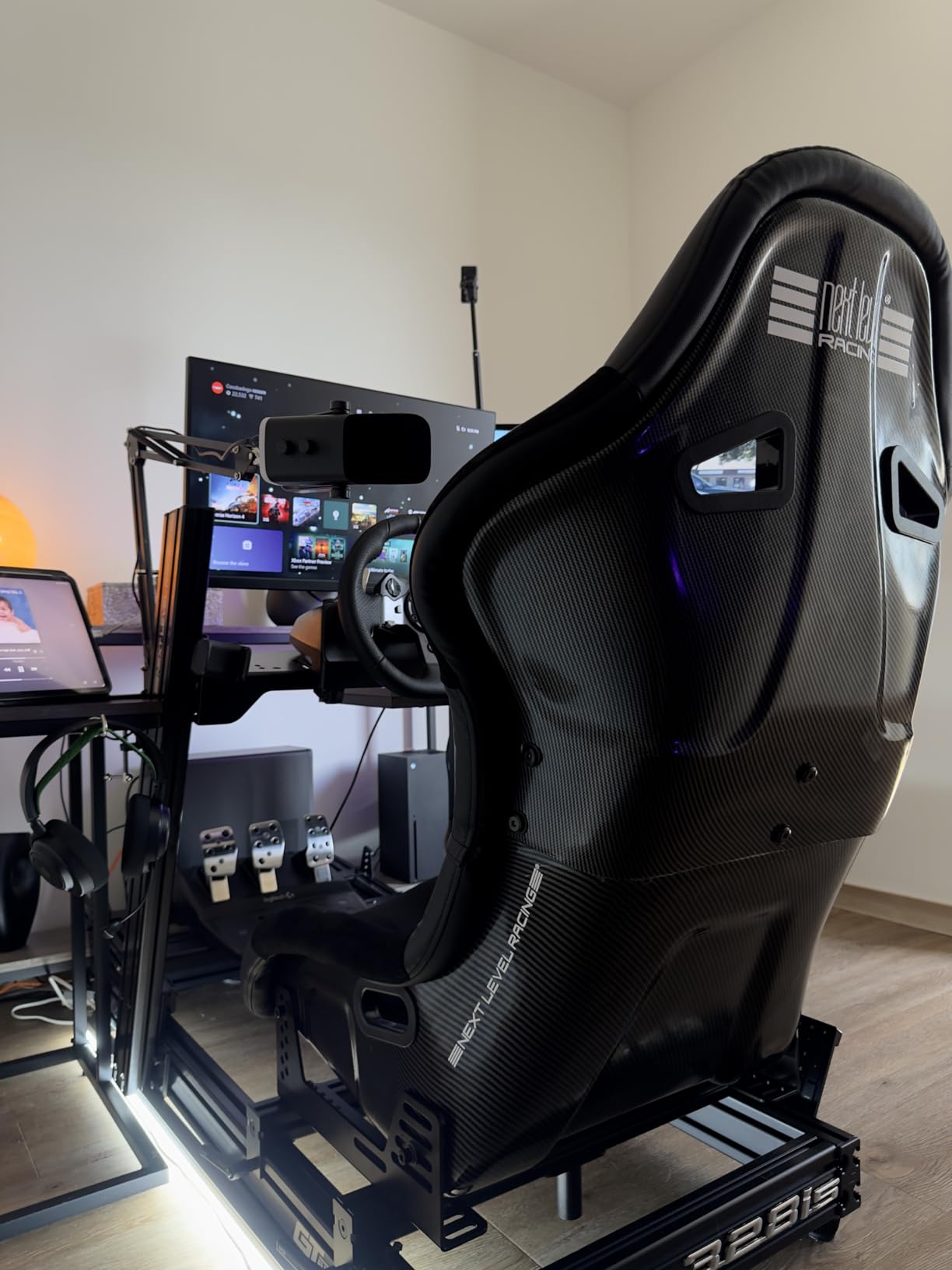 FIFINE USB/XLR Dynamic Microphone for Podcast Recording, PC Computer Gaming Streaming Mic with RGB Light, Mute Button, Headphones Jack - AmpliGame AM8 customer photo 1