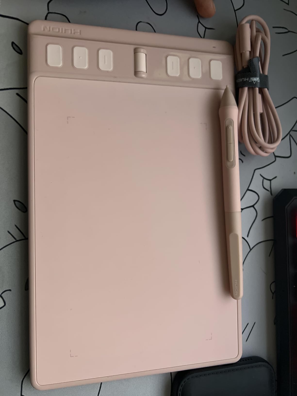 Huion Inspiroy 2 Small Drawing Tablet with Scroll Wheel and 6 Hot Keys customer photo 2