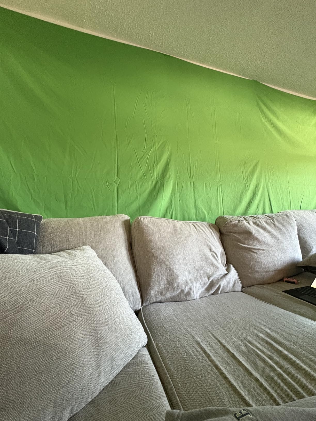 10X20ft Large Green Screen Backdrop for Photography, LCUIRC Two Rod Pocket Chromakey Collapsible Green Polyester Curtain with 4 Clamps for Photography, Zoom Meeting and Game Live Steaming customer photo 1