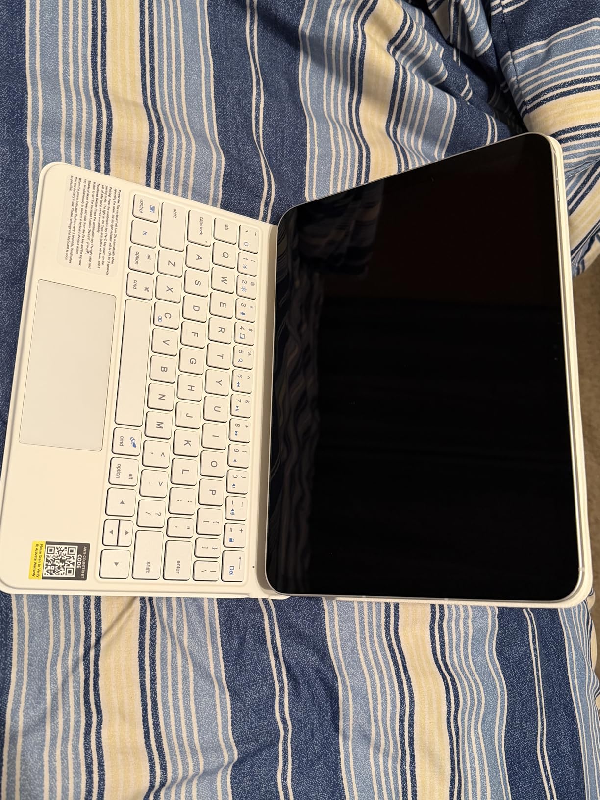 Keyboard Case for iPad 10th Generation 2022 & 11th (A16, 2025) - Magic-Style Keyboard with Multi-Touch Trackpad - Floating Cantilever Stand - Magnetic Case for iPad 10.9 inch 10th / 11th Gen customer photo 1