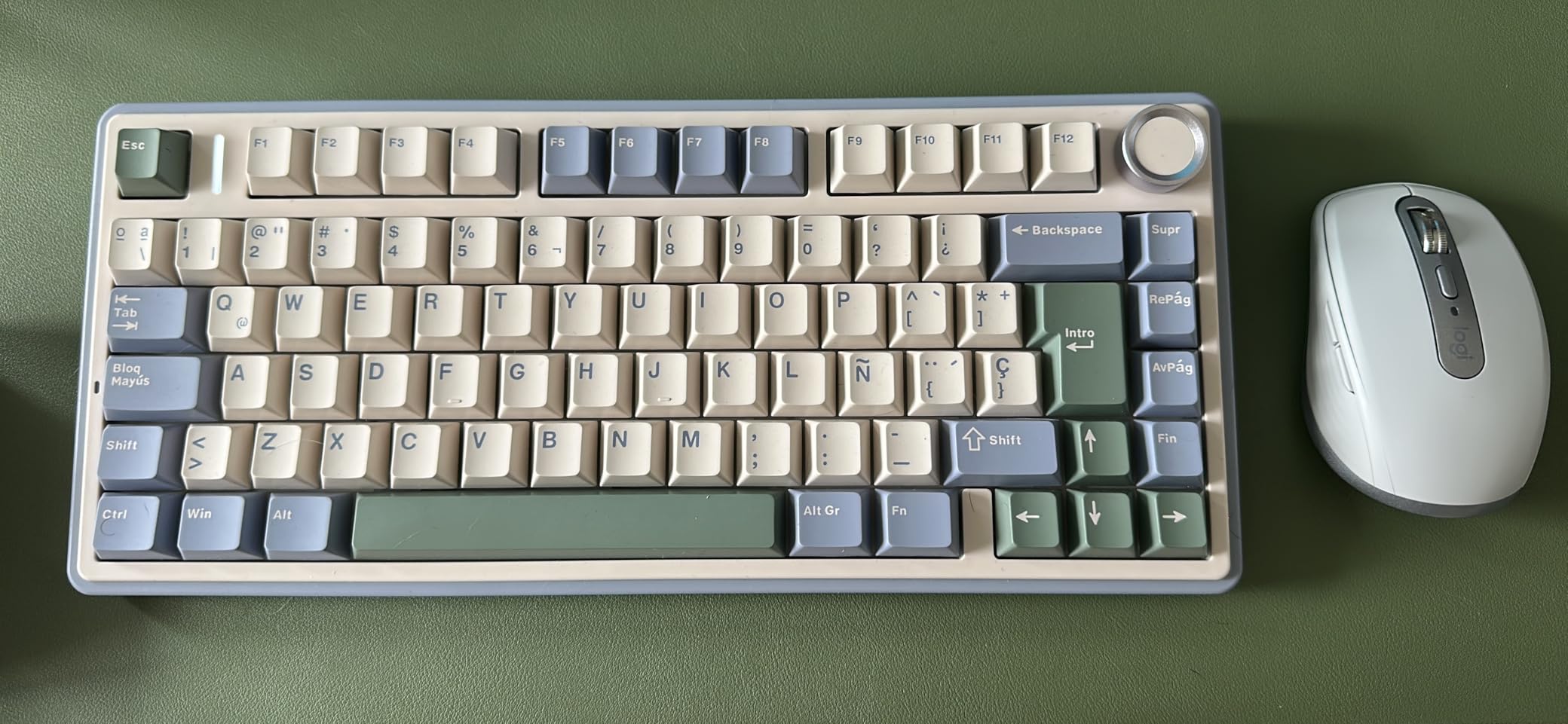 Logitech MX Anywhere 3S Compact Wireless Mouse, Fast Scrolling, 8K DPI Any-Surface Tracking, Quiet Clicks, Programmable Buttons, USB C, Bluetooth, Windows PC, Linux, Chrome, Mac - Graphite customer photo 2