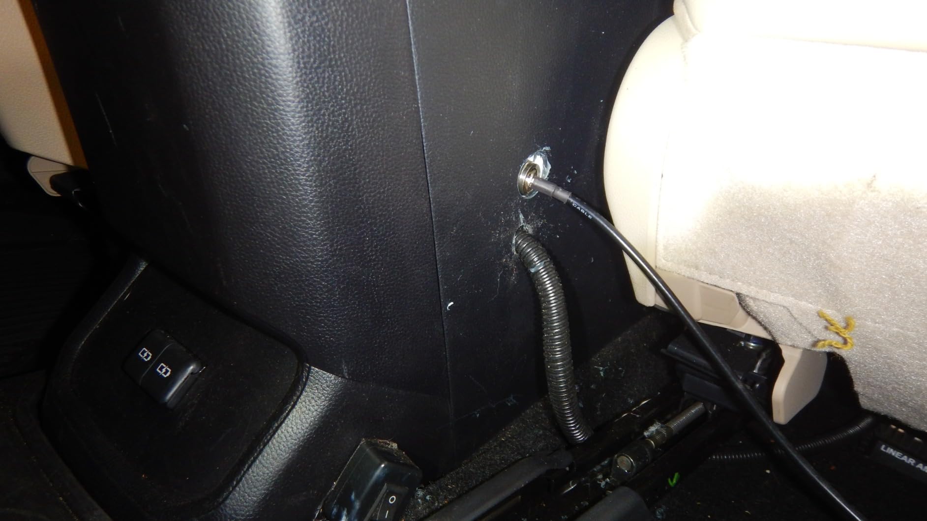 Radioddity CS-47 Small CB Radio, AM/FM, 40-Channel, One Hander Microphone Built-in Speaker, Large 7-Color Backlit LCD Display, Long-Range for Offroad customer photo 1