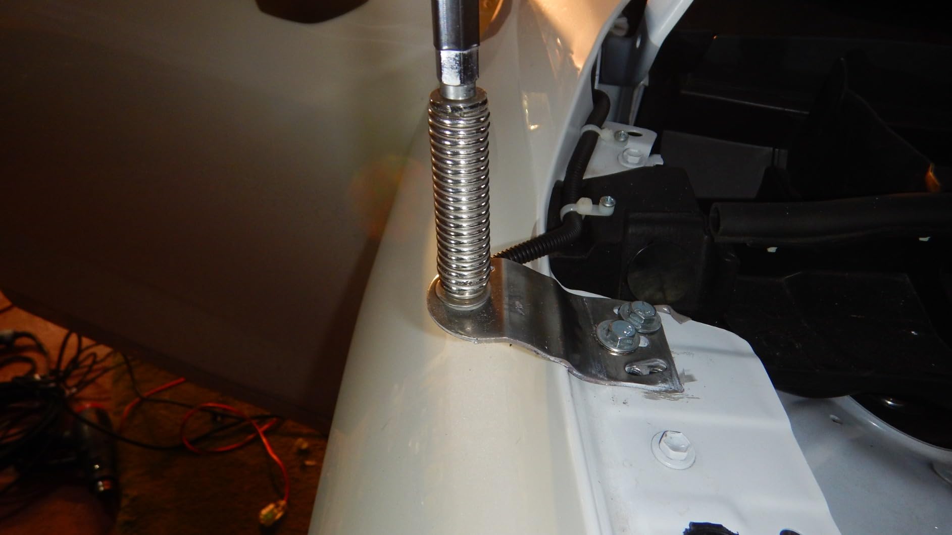 Radioddity CS-47 Small CB Radio, AM/FM, 40-Channel, One Hander Microphone Built-in Speaker, Large 7-Color Backlit LCD Display, Long-Range for Offroad customer photo 2