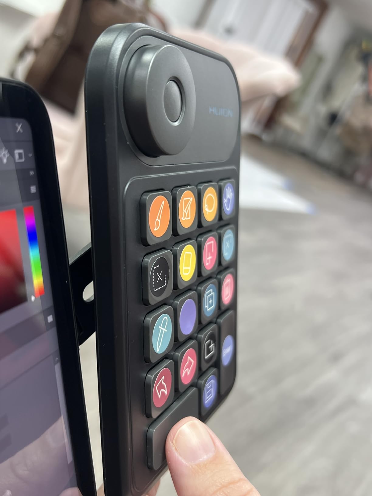 HUION Keydial Mini Bluetooth Programmable Keypad with Dial 5 Keys Anti-ghosting 18 Customized Keys, Wireless Shortcut Keyboard for Drawing Tablet, PC, MacBook, Surface Pro, Laptops customer photo 2