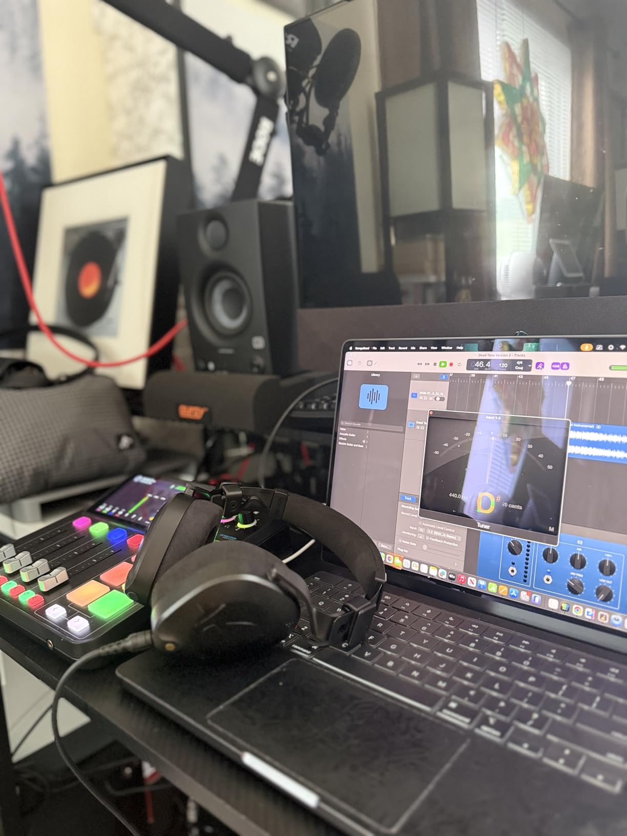 RØDE RØDECaster Duo Compact All-in-One Audio Production Solution for Podcasting, Streaming, Music Production and Content Creation (Black) customer photo 1