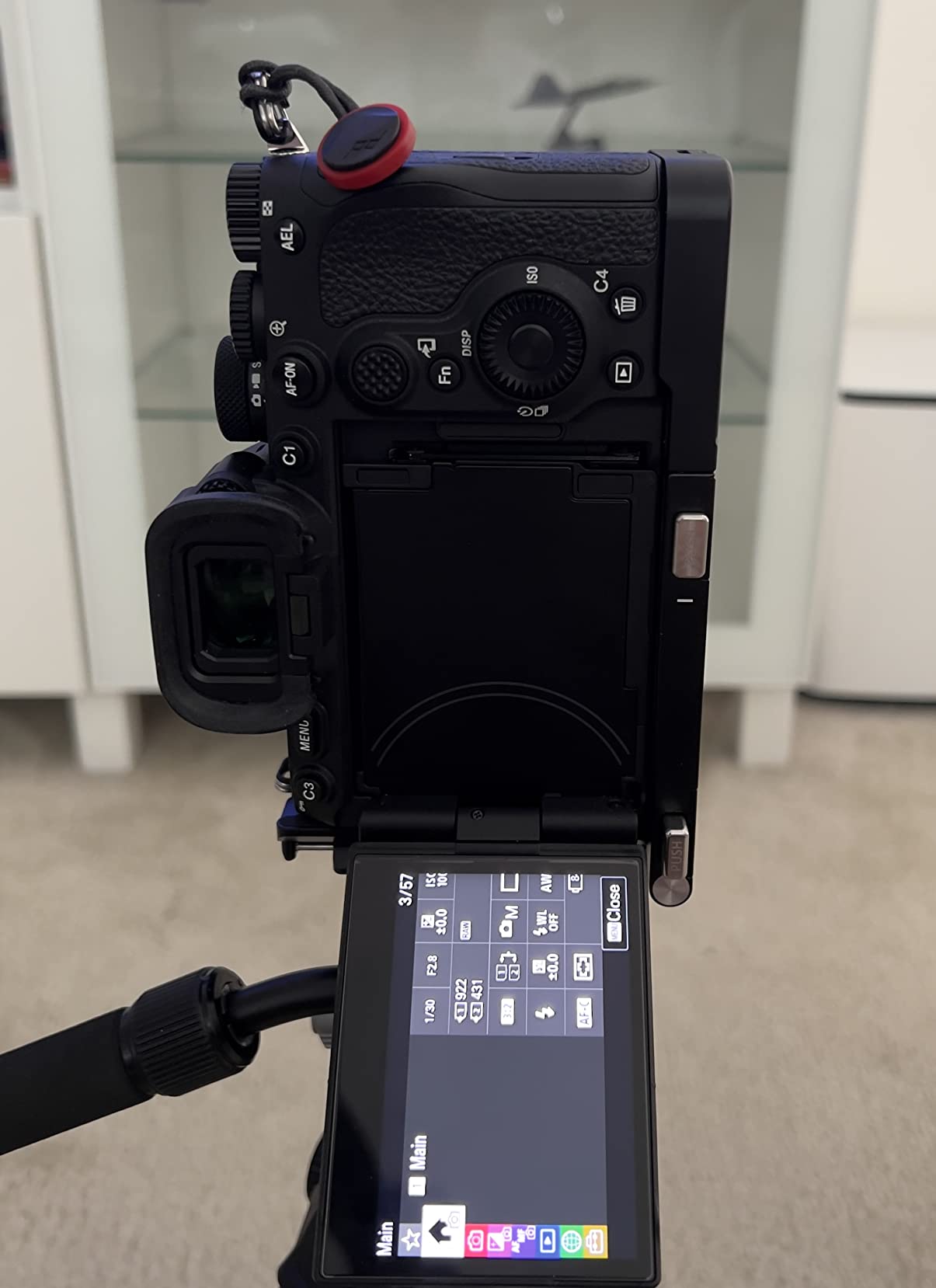 SmallRig Foldable L-Bracket for Sony Alpha 7 V/Alpha 7R V/Alpha 7 IV/Alpha 7S III, Foldable Side Plate for Arca, Quick Switch Between Horizontal and Vertical Shooting - 3984 customer photo 1