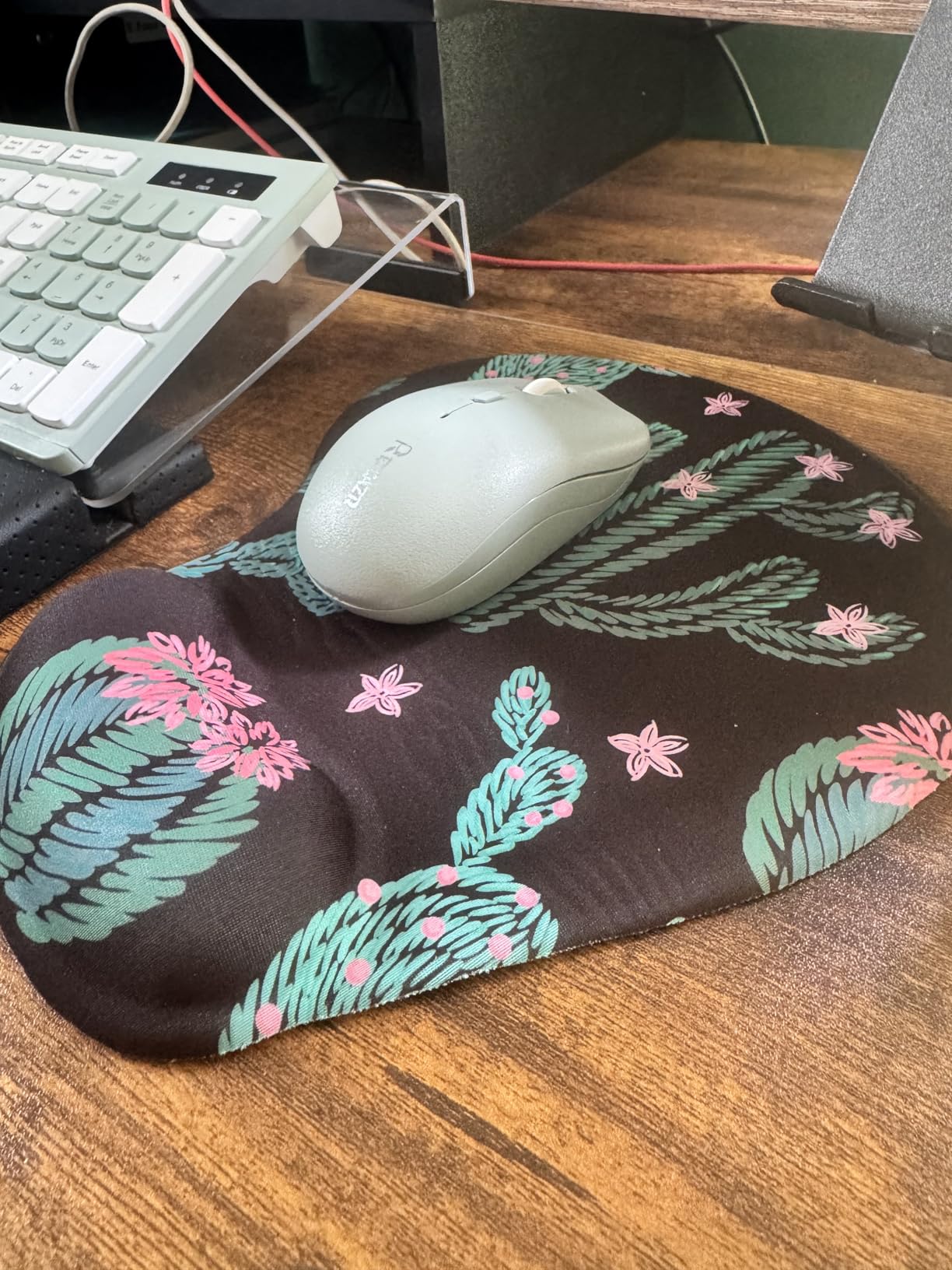 DOOKE Ergonomic Mouse Pad with Wrist Support, Mouse Pads with Non-Slip PU Base for Home Office Working Studying Easy Typing & Pain Relief Watercolor Floral customer photo 1