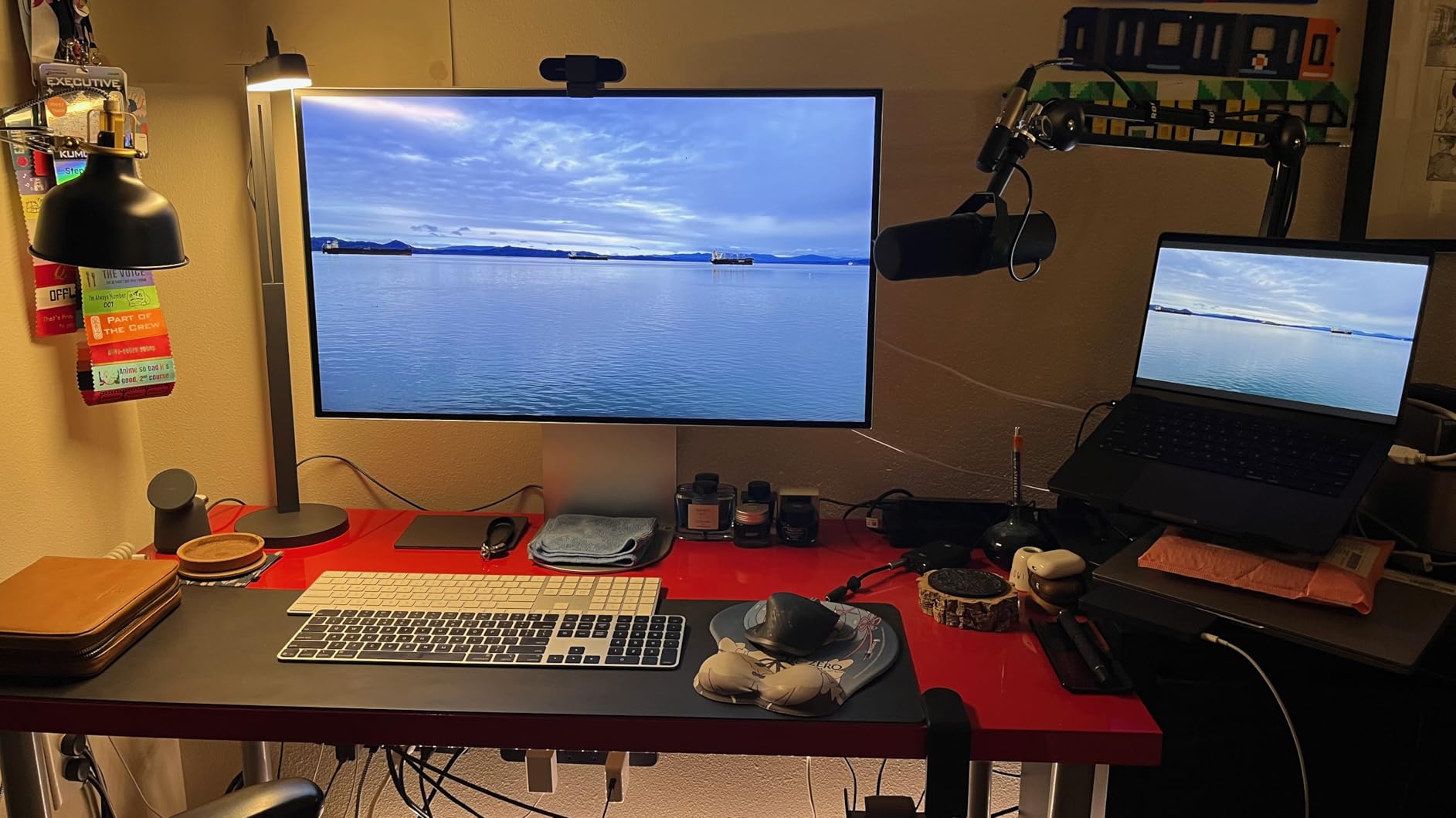 Logitech Litra Beam Premium LED Gaming Key Light with TrueSoft, Adjustable Desktop Mount, Brightness/Color Temp Settings, Desktop App Control for PC/Mac - Graphite customer photo 1