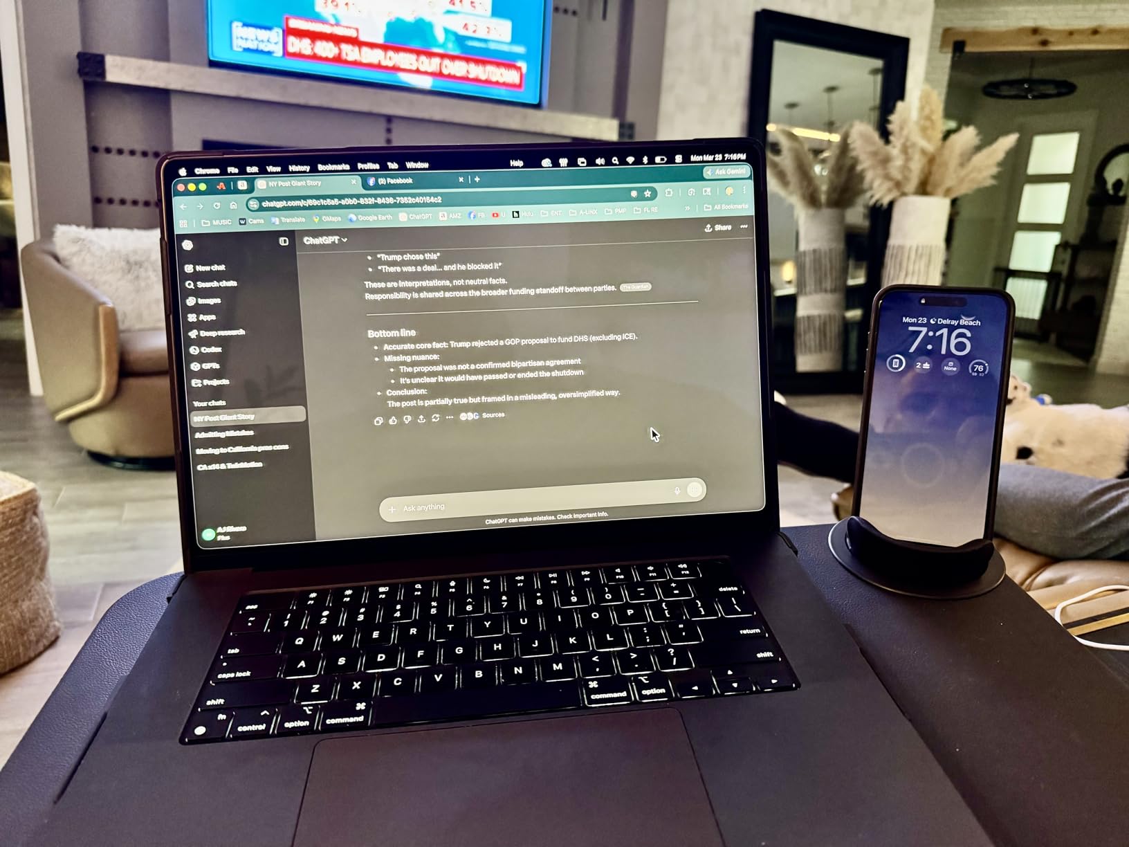 SAIJI Laptop Lap Desk, Portable Laptop Desk for Bed - Fits Up to 17