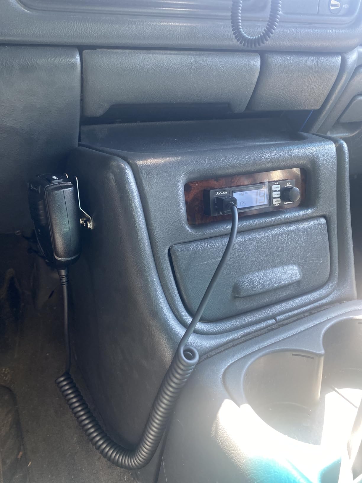 Cobra 19 MINI AM/FM Recreational CB Radio - Dual-Mode AM/FM, 40 Channels, VOX, Auto Squelch, Instant Channel 9/19, 4-Watt Output customer photo 1