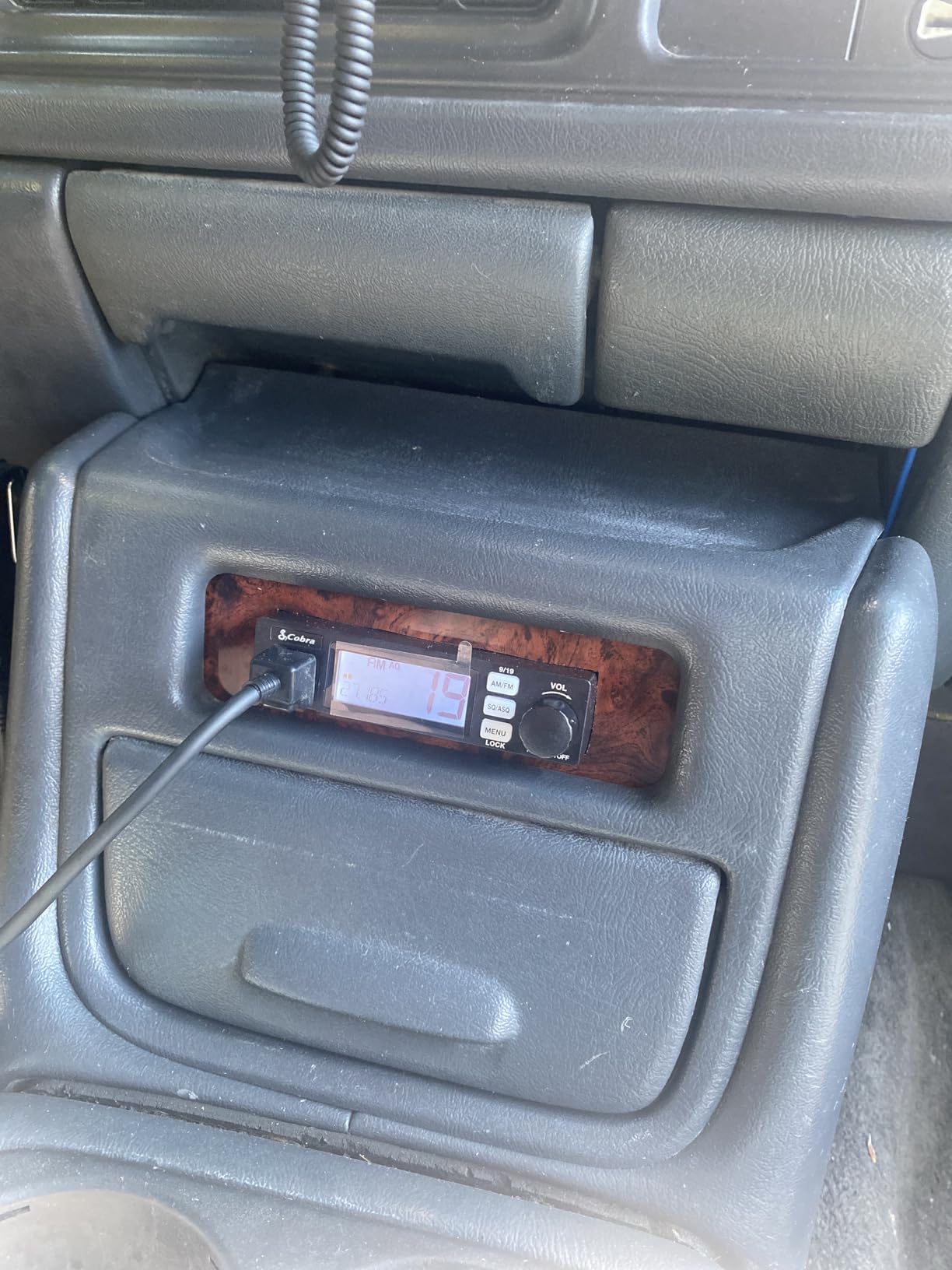 Cobra 19 MINI AM/FM Recreational CB Radio - Dual-Mode AM/FM, 40 Channels, VOX, Auto Squelch, Instant Channel 9/19, 4-Watt Output customer photo 2