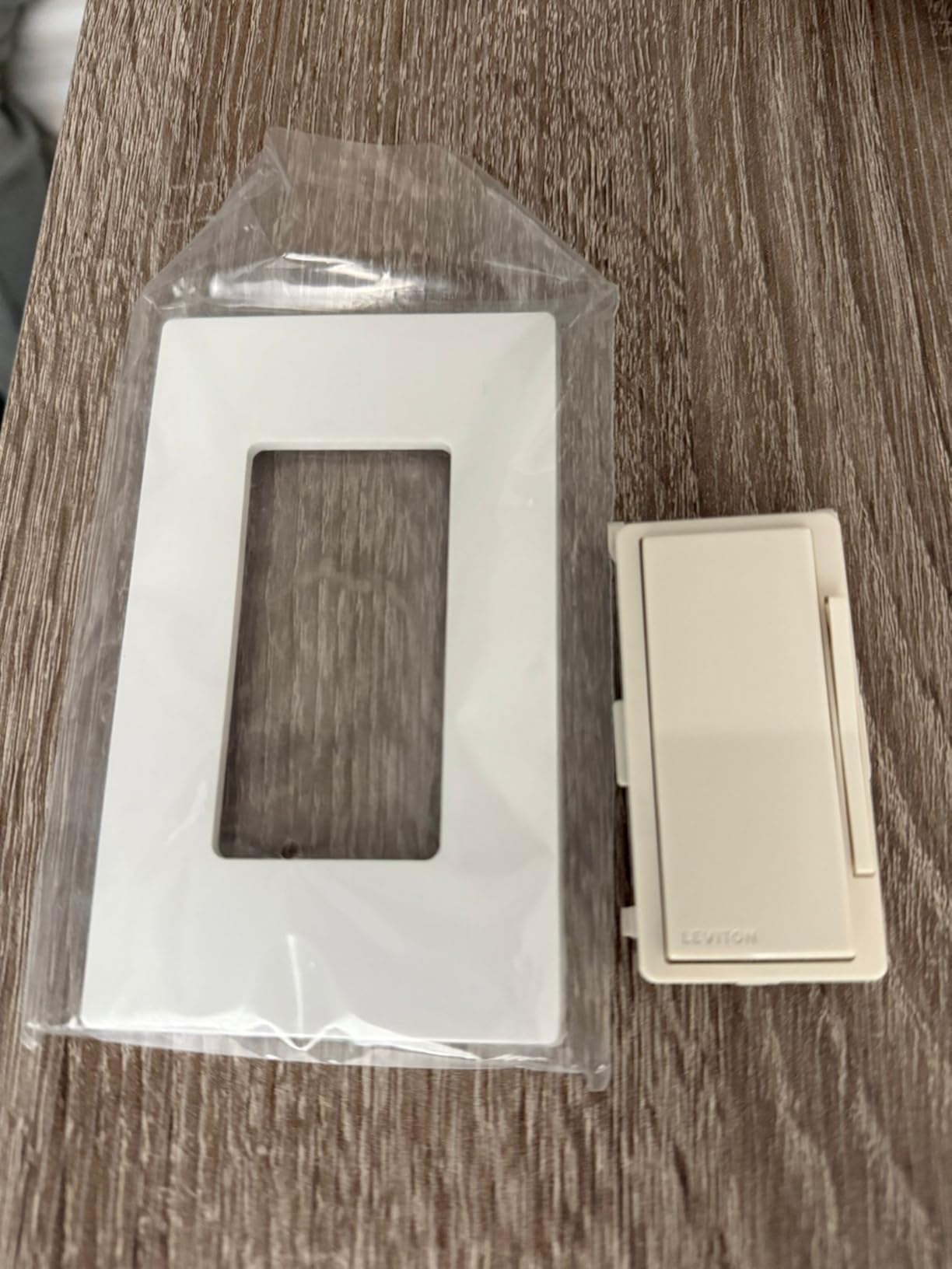 Leviton Decora Smart Dimmer Switch, Wi-Fi 2nd Gen, Neutral Wire Required, Works with Matter, Alexa, Google Assistant, Apple Home/Siri customer photo 2