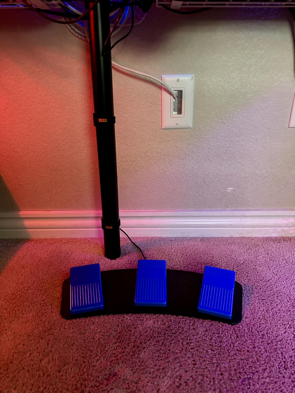 iKKEGOL Upgraded 2023 Digital Optical USB Foot Pedal, USB Single Foot Switch Game Control, One Key Programmable Footswitch Mouse Keyboard for Video Game Push to Talk, Transcription HID (Single Pedal) customer photo 2