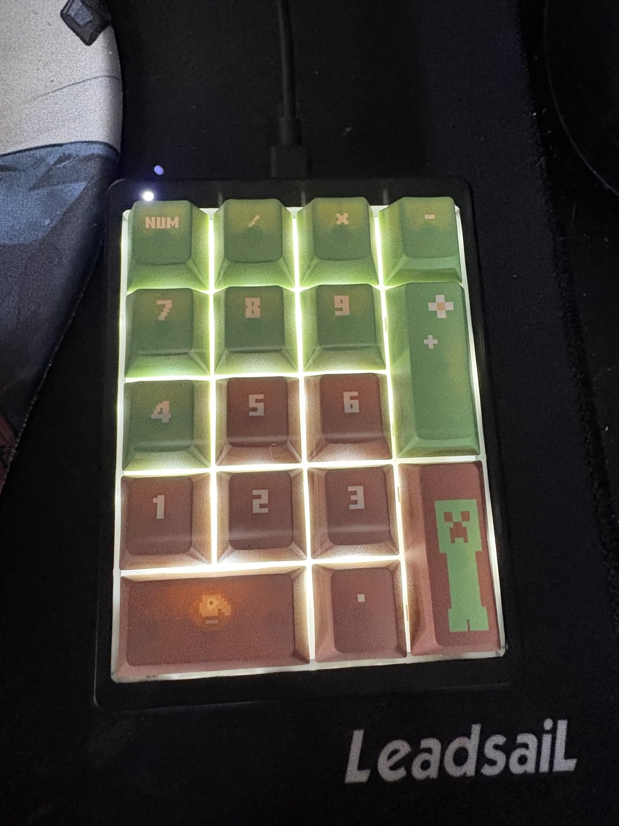 KN17 Wired Mechanical Number Pad - 17 Keys Hot Swappable Numpad with White Backlight & PBT Keycaps customer photo 1